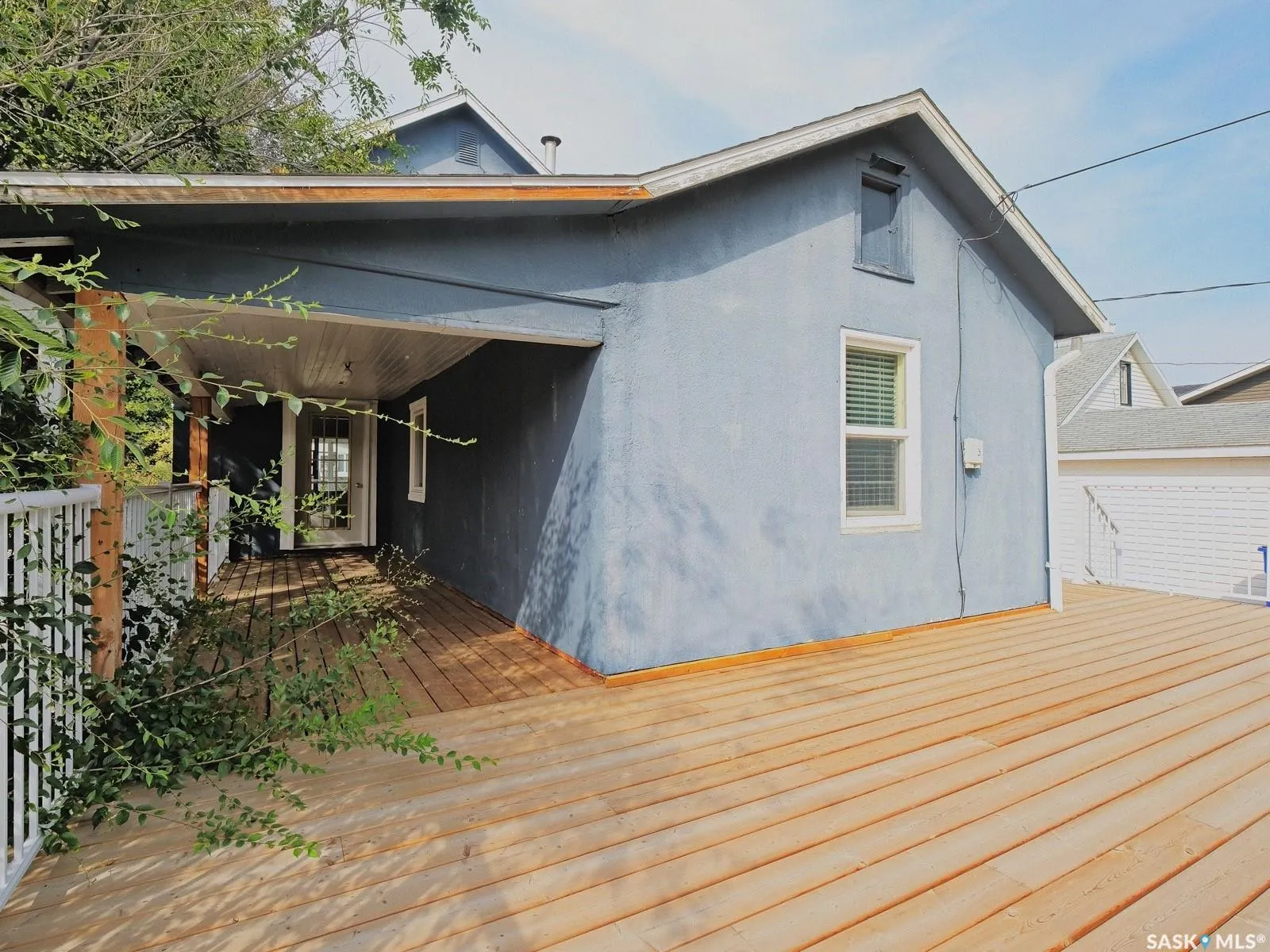 216 6th AVENUE W
