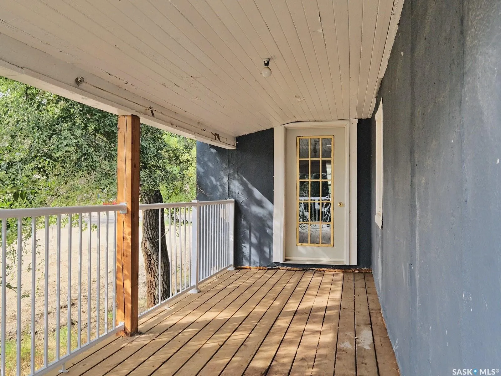 216 6th AVENUE W