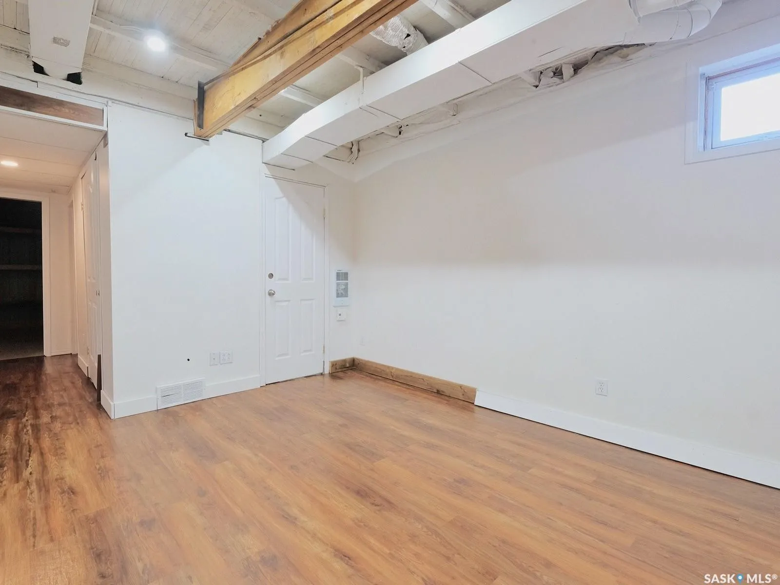 216 6th AVENUE W