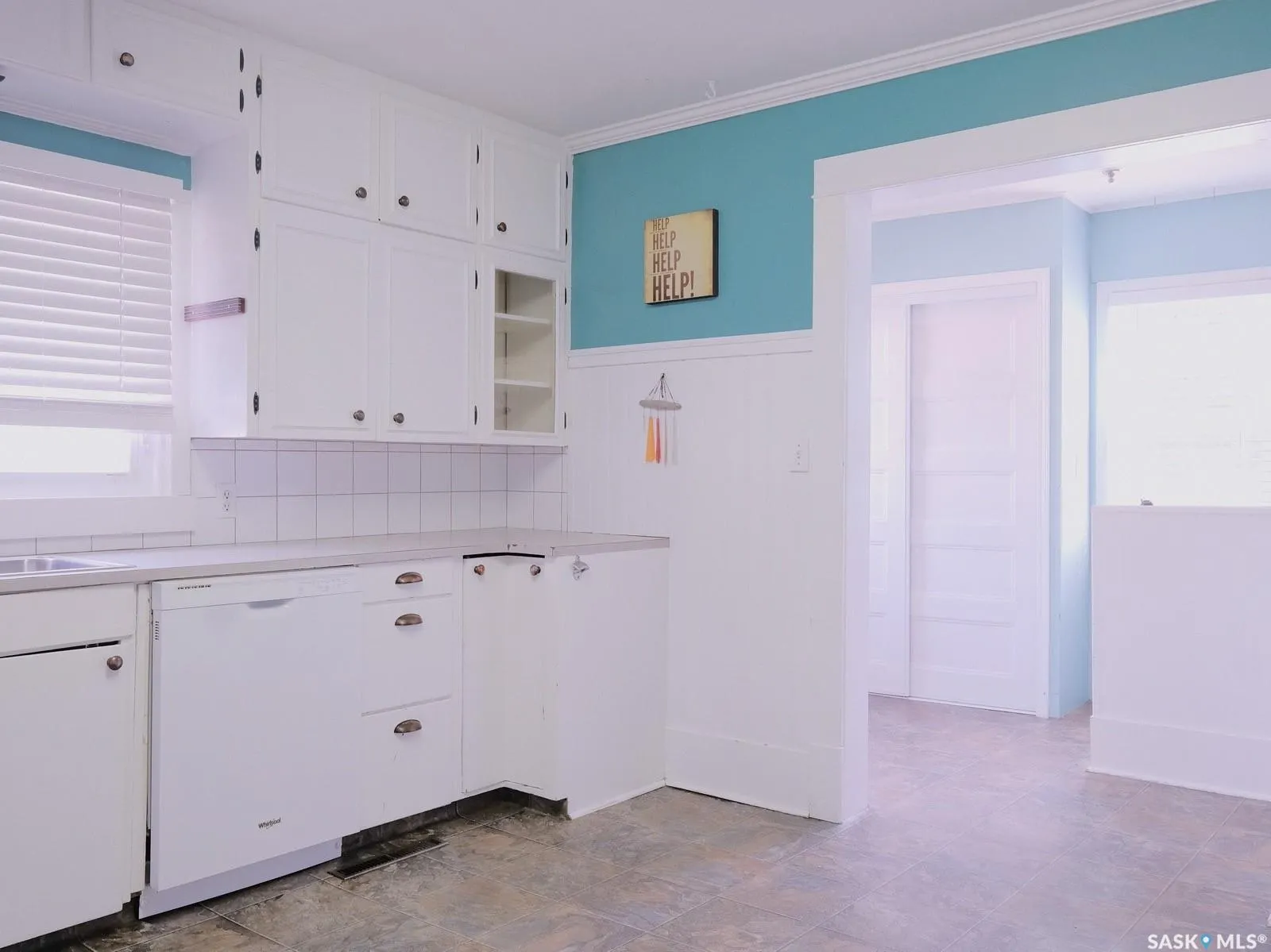 216 6th AVENUE W