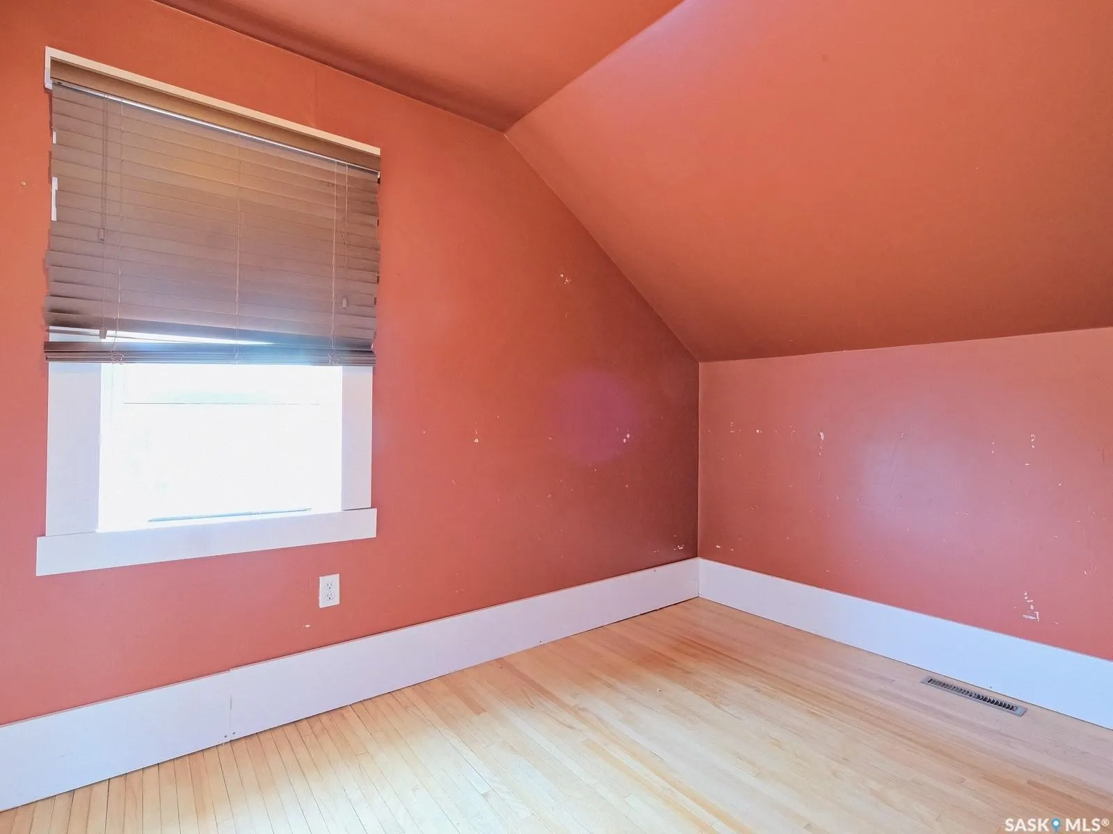 216 6th AVENUE W