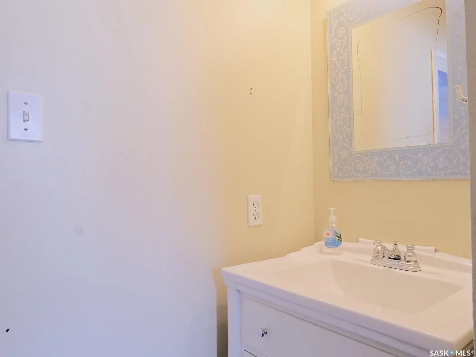 216 6th AVENUE W