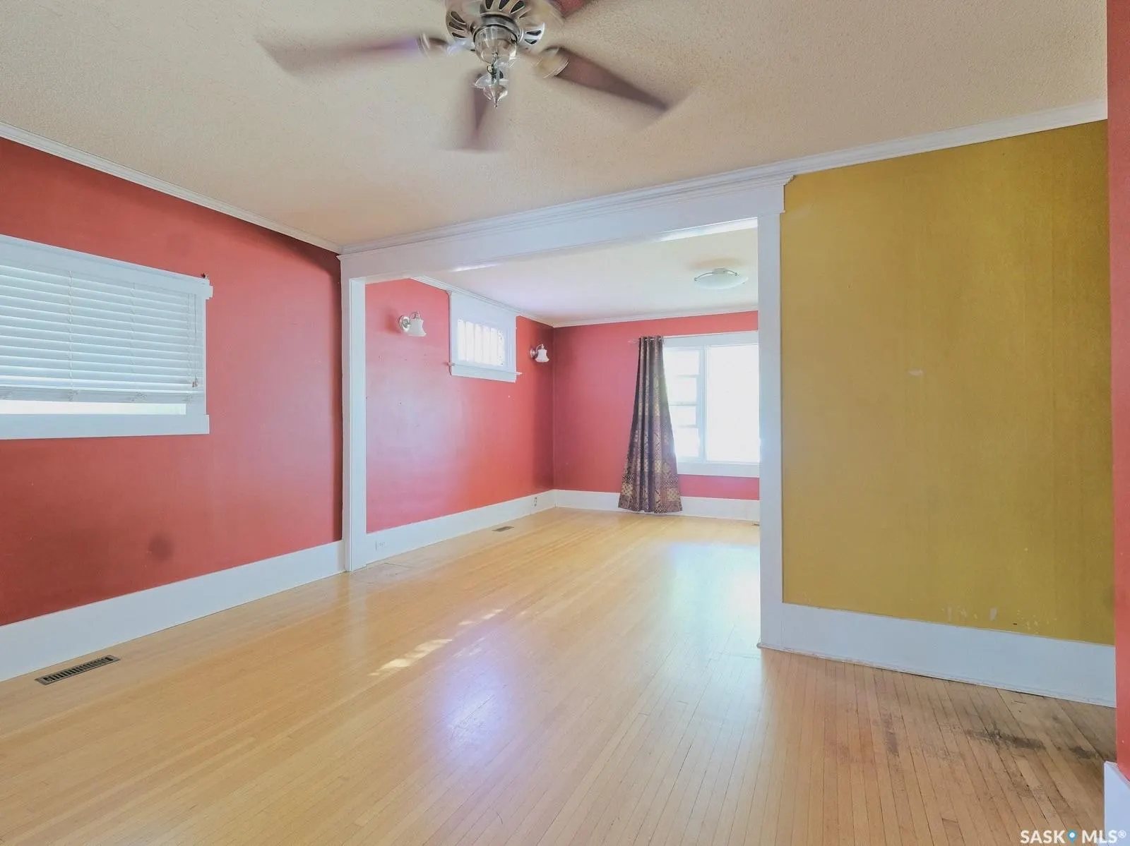 216 6th AVENUE W