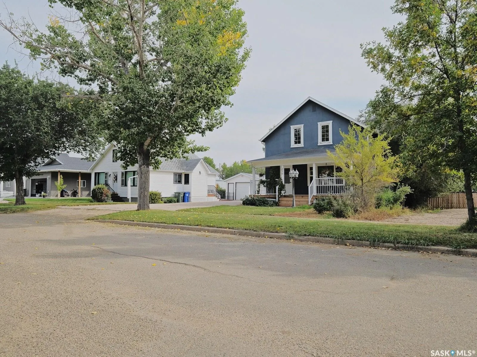 216 6th AVENUE W