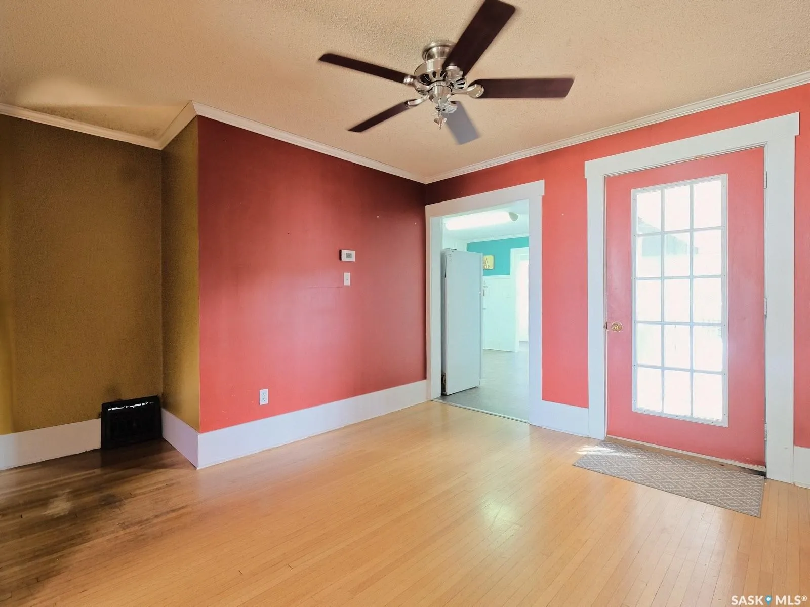 216 6th AVENUE W