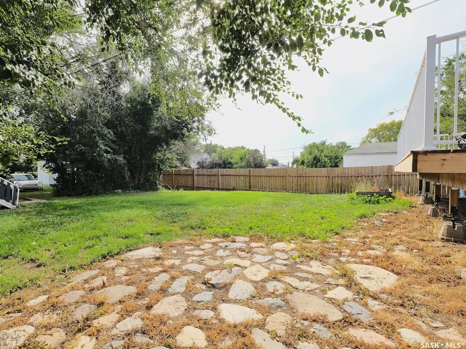 216 6th AVENUE W