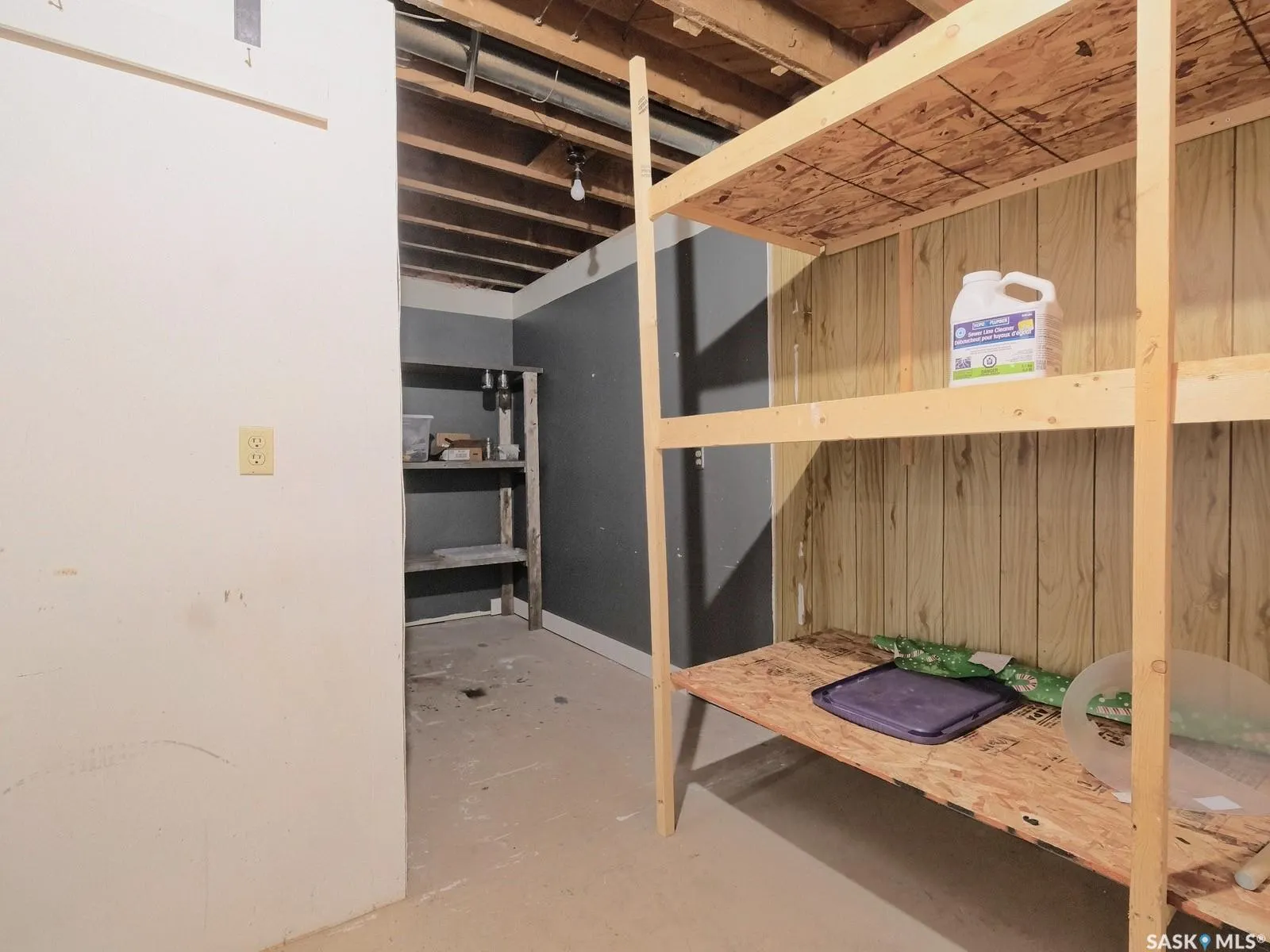 216 6th AVENUE W