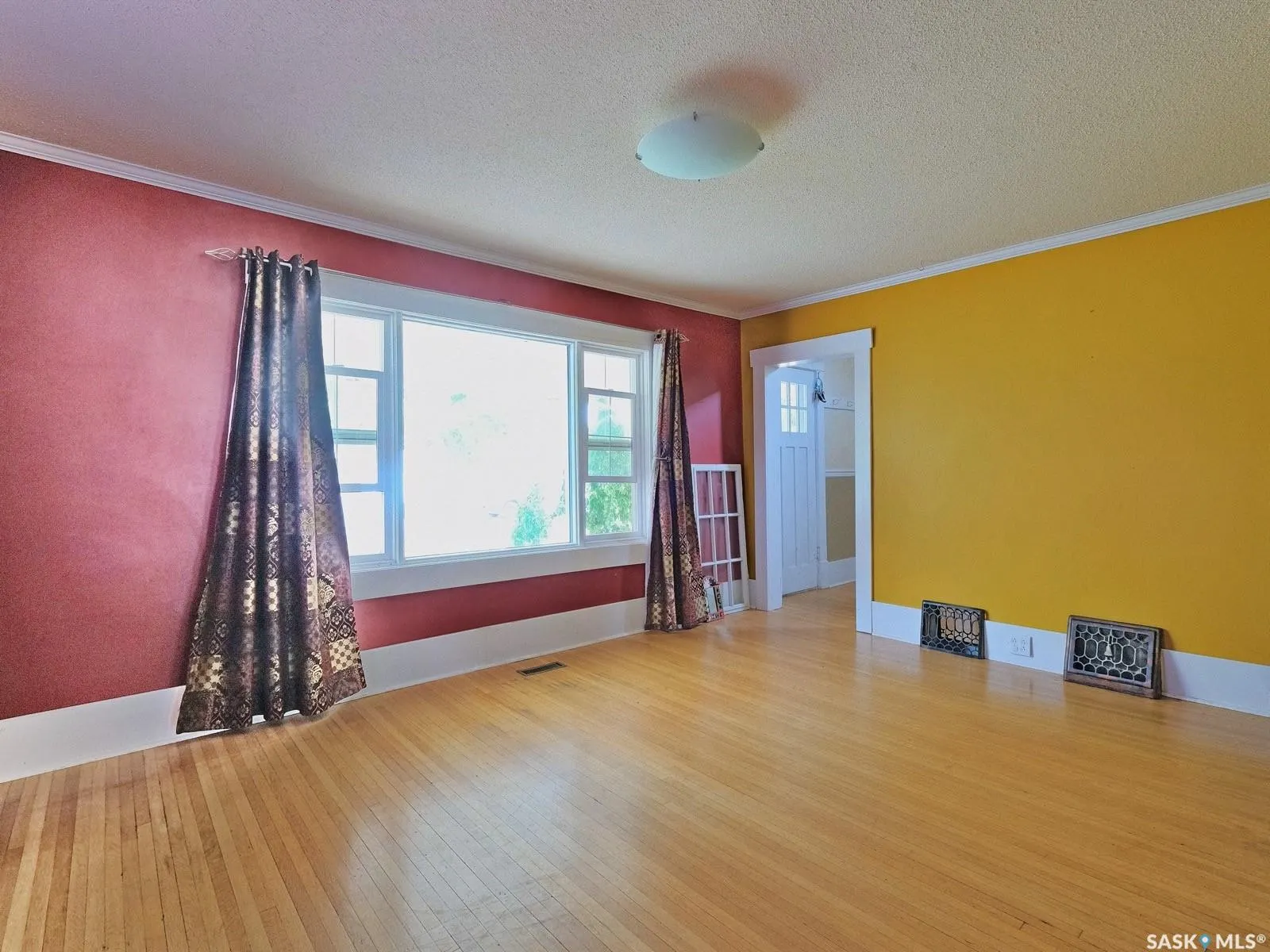 216 6th AVENUE W