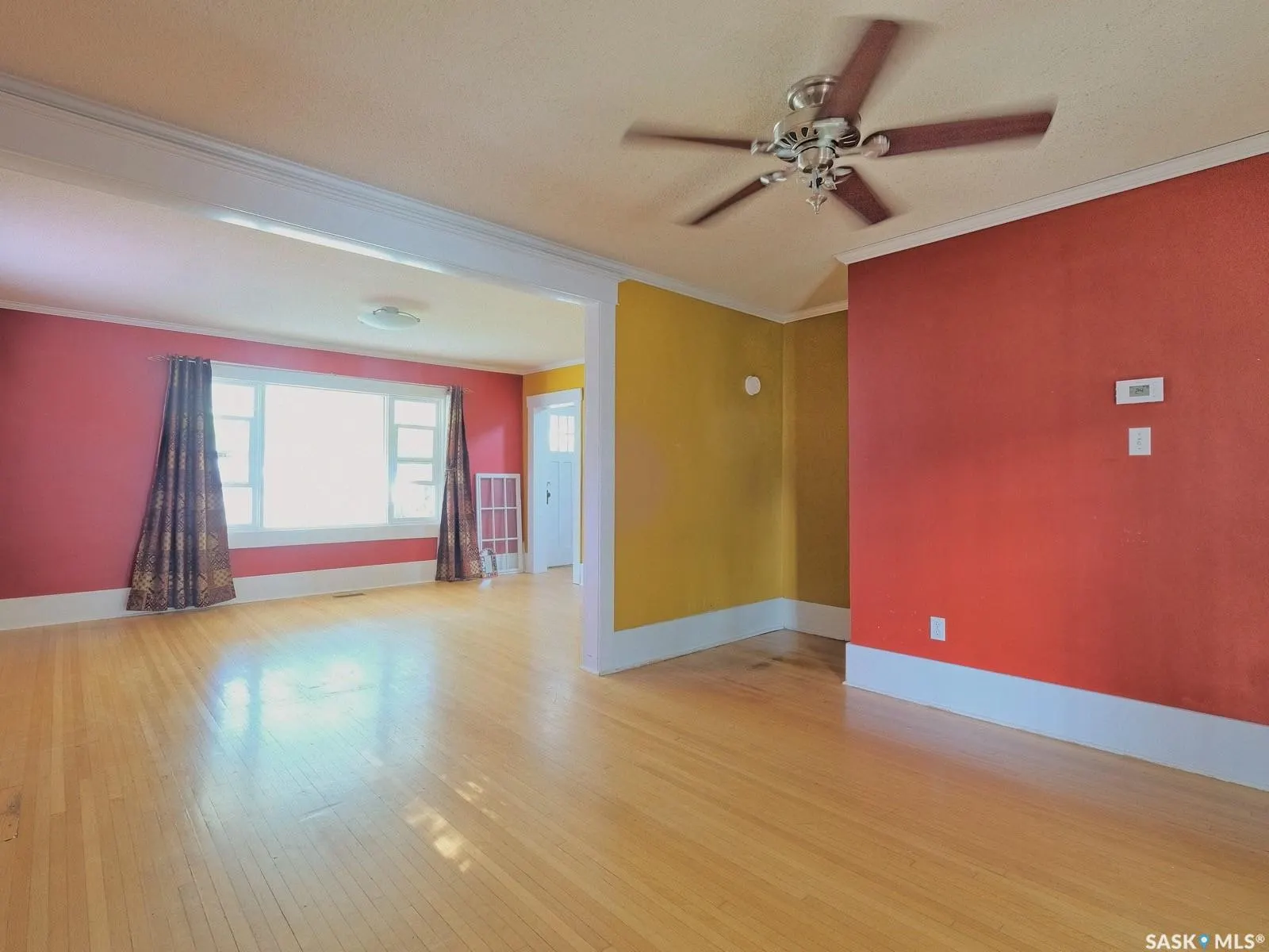 216 6th AVENUE W