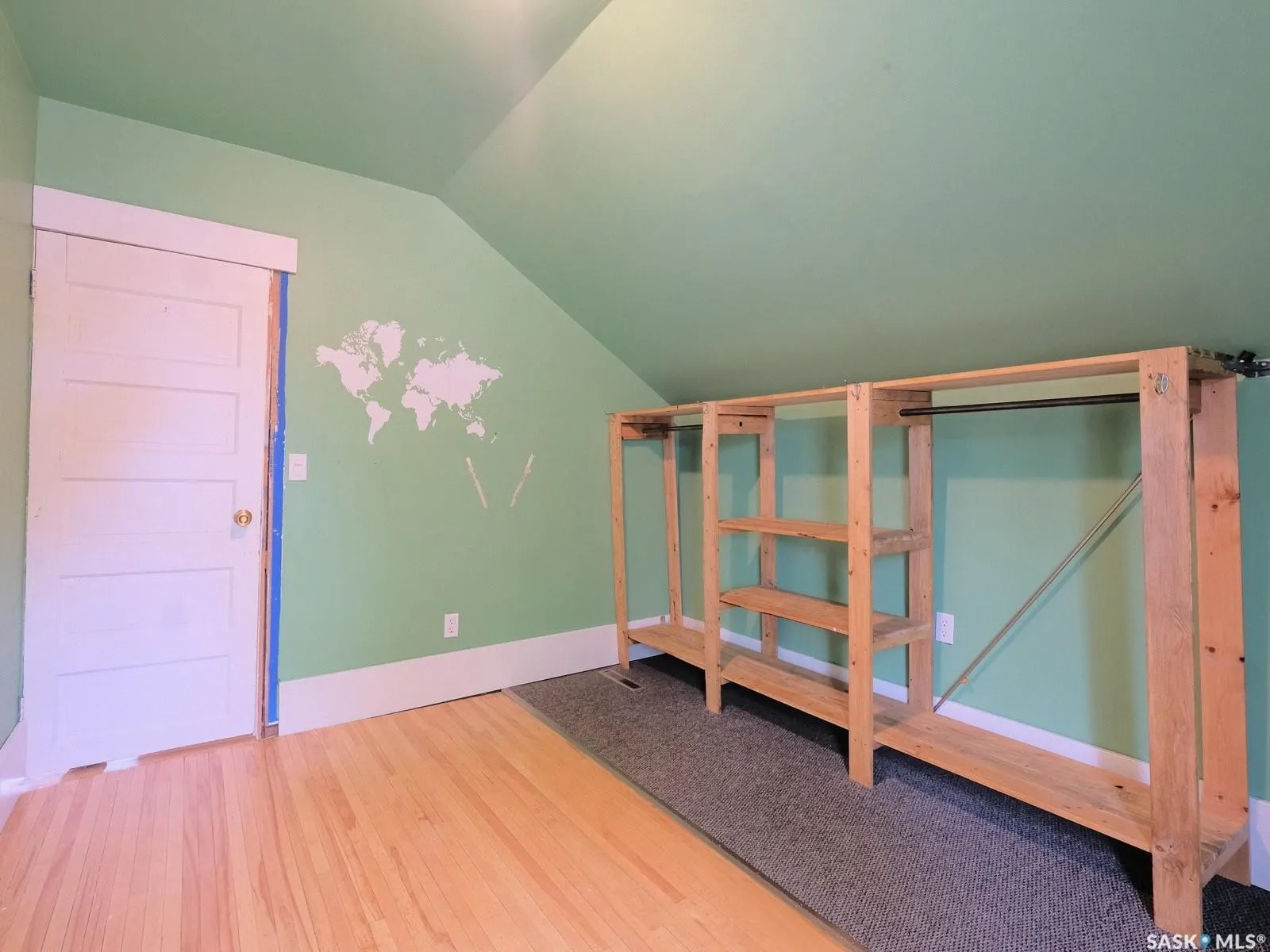 216 6th AVENUE W