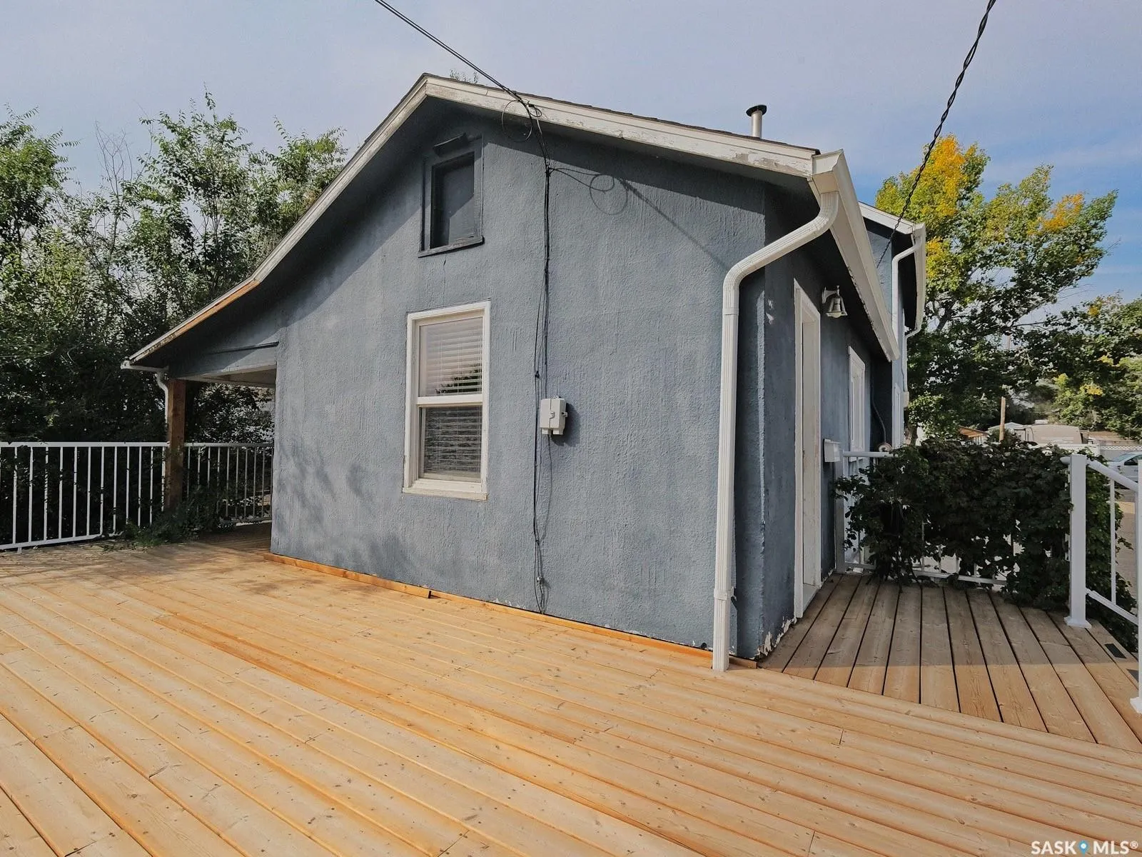 216 6th AVENUE W