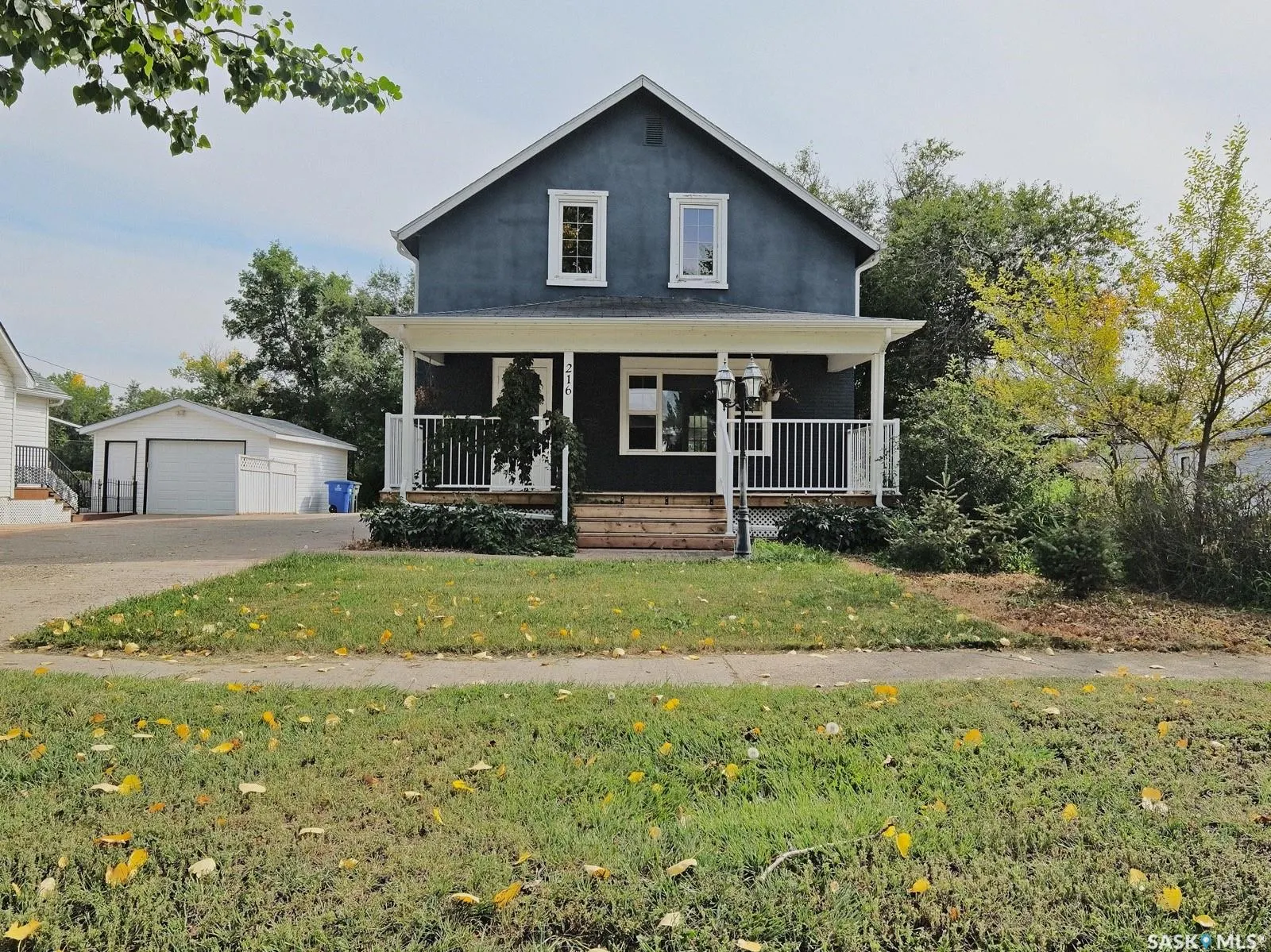 216 6th AVENUE W