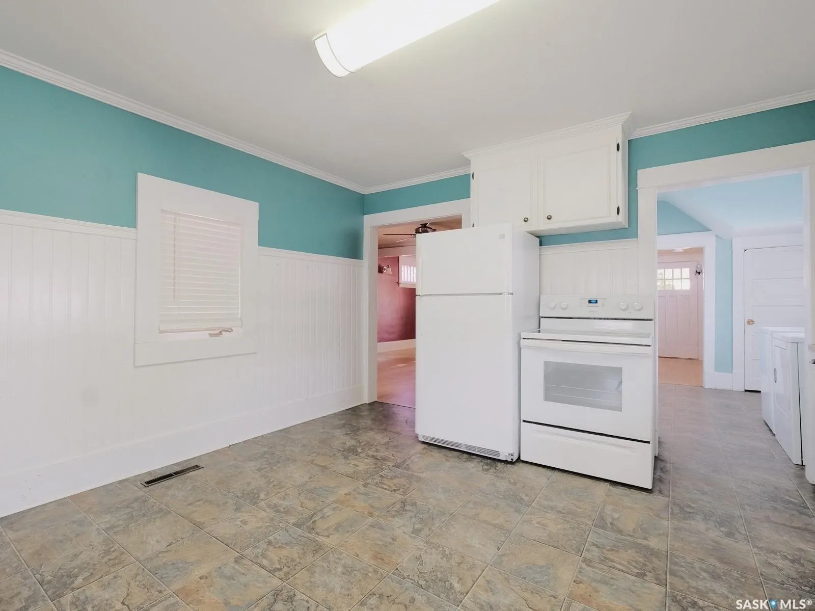 216 6th AVENUE W
