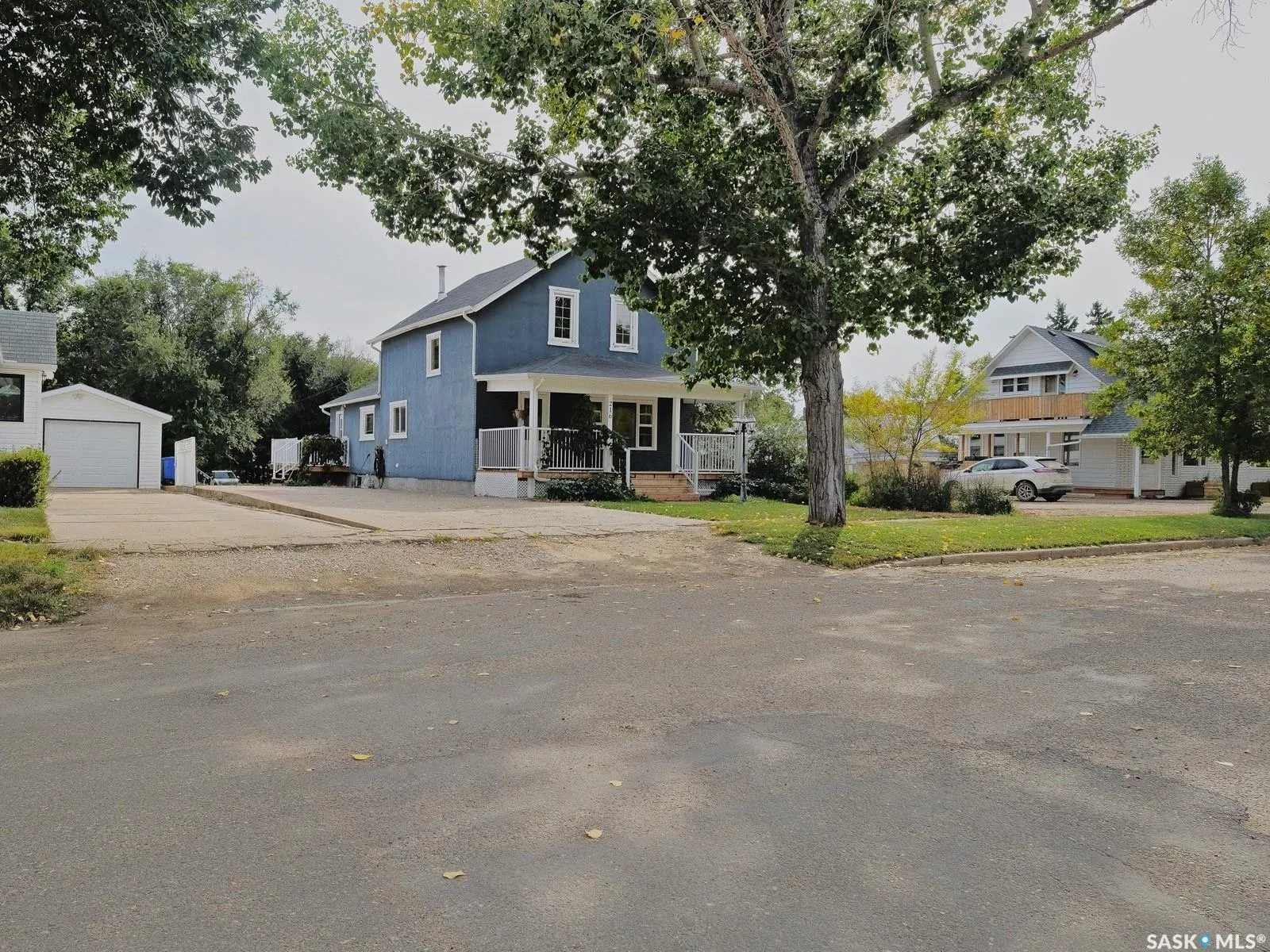 216 6th AVENUE W