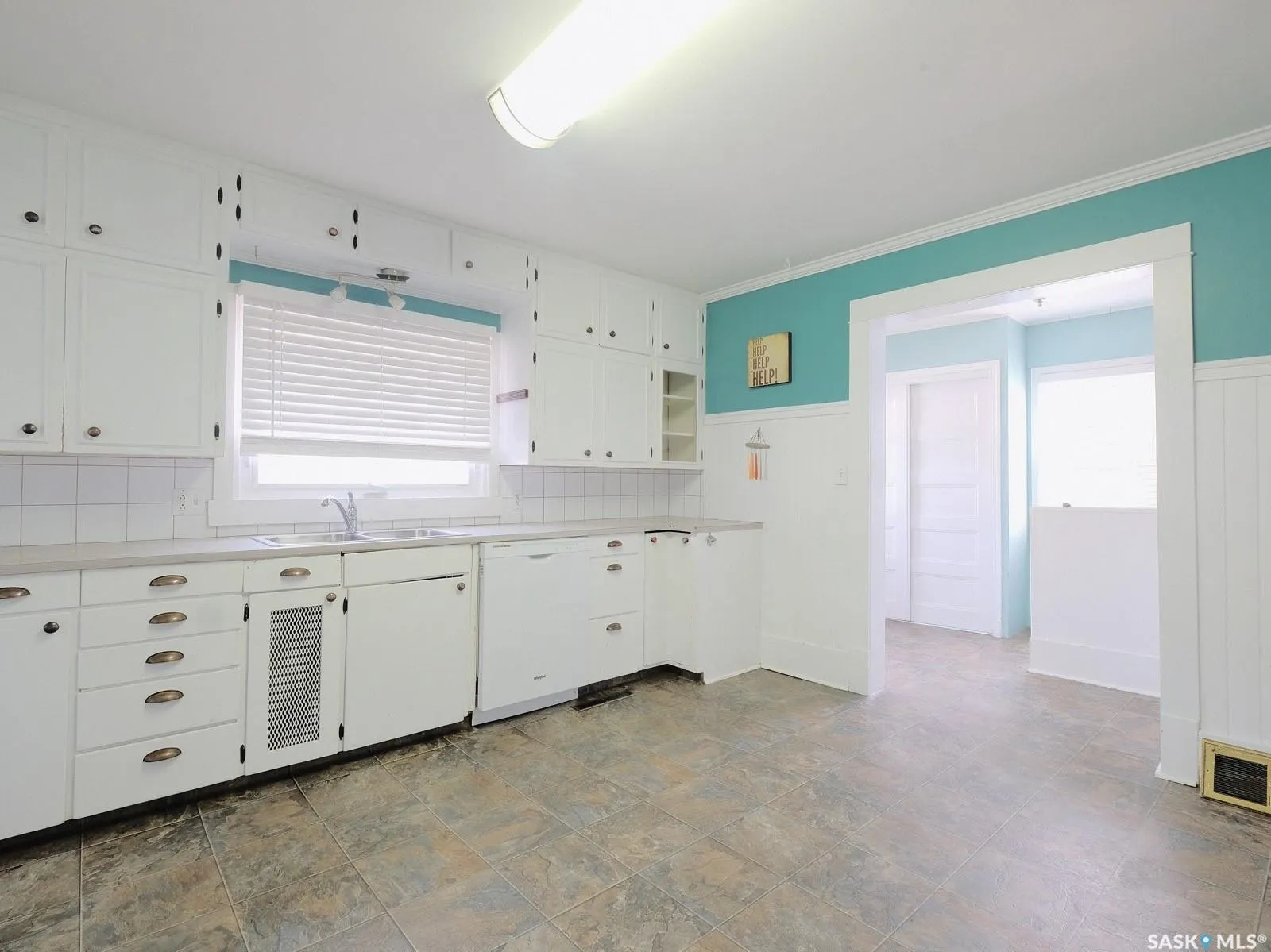 216 6th AVENUE W