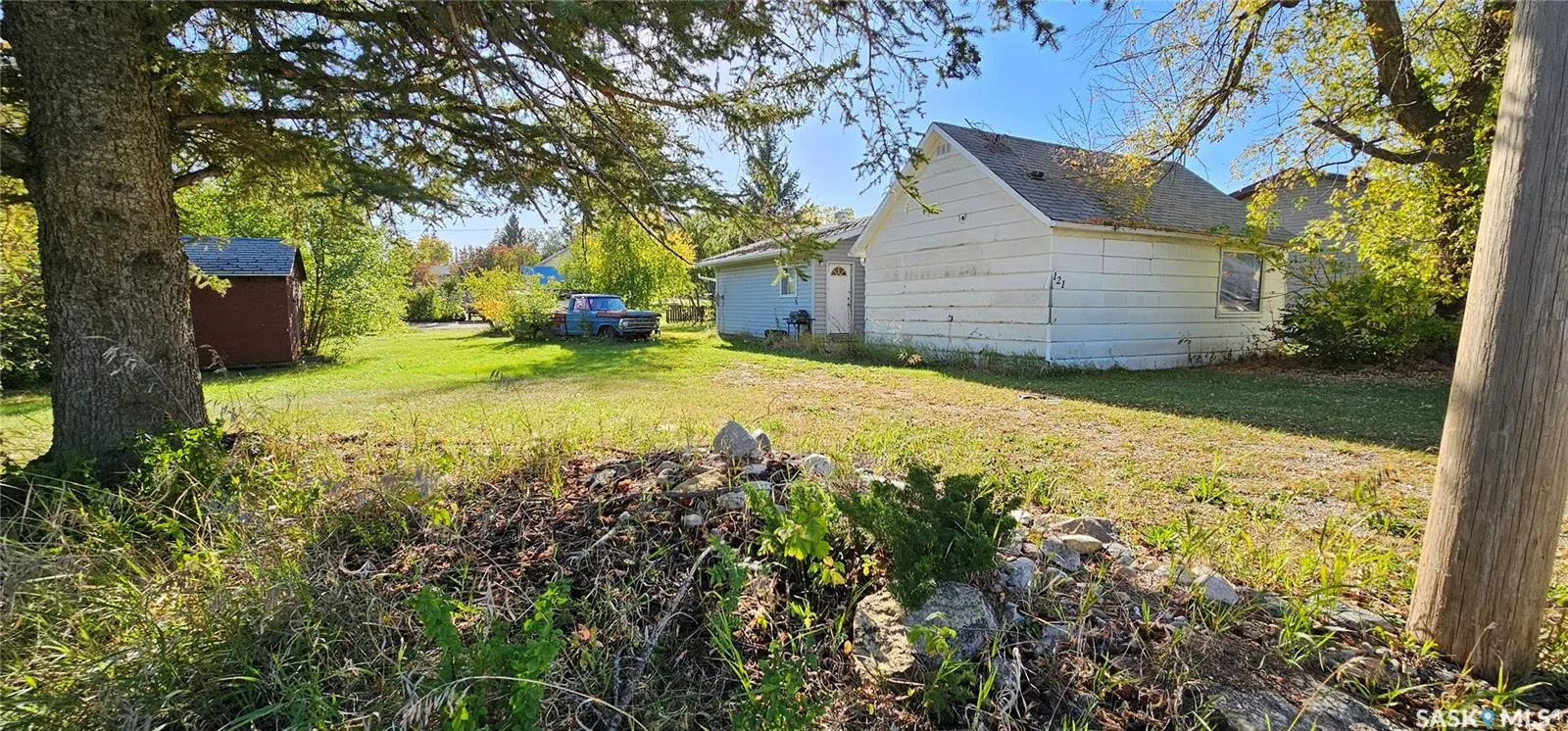 121 4th AVENUE E