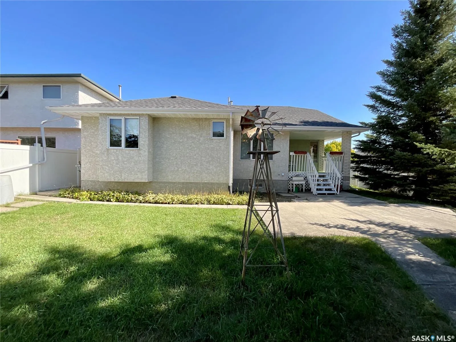 8358 Struthers CRESCENT