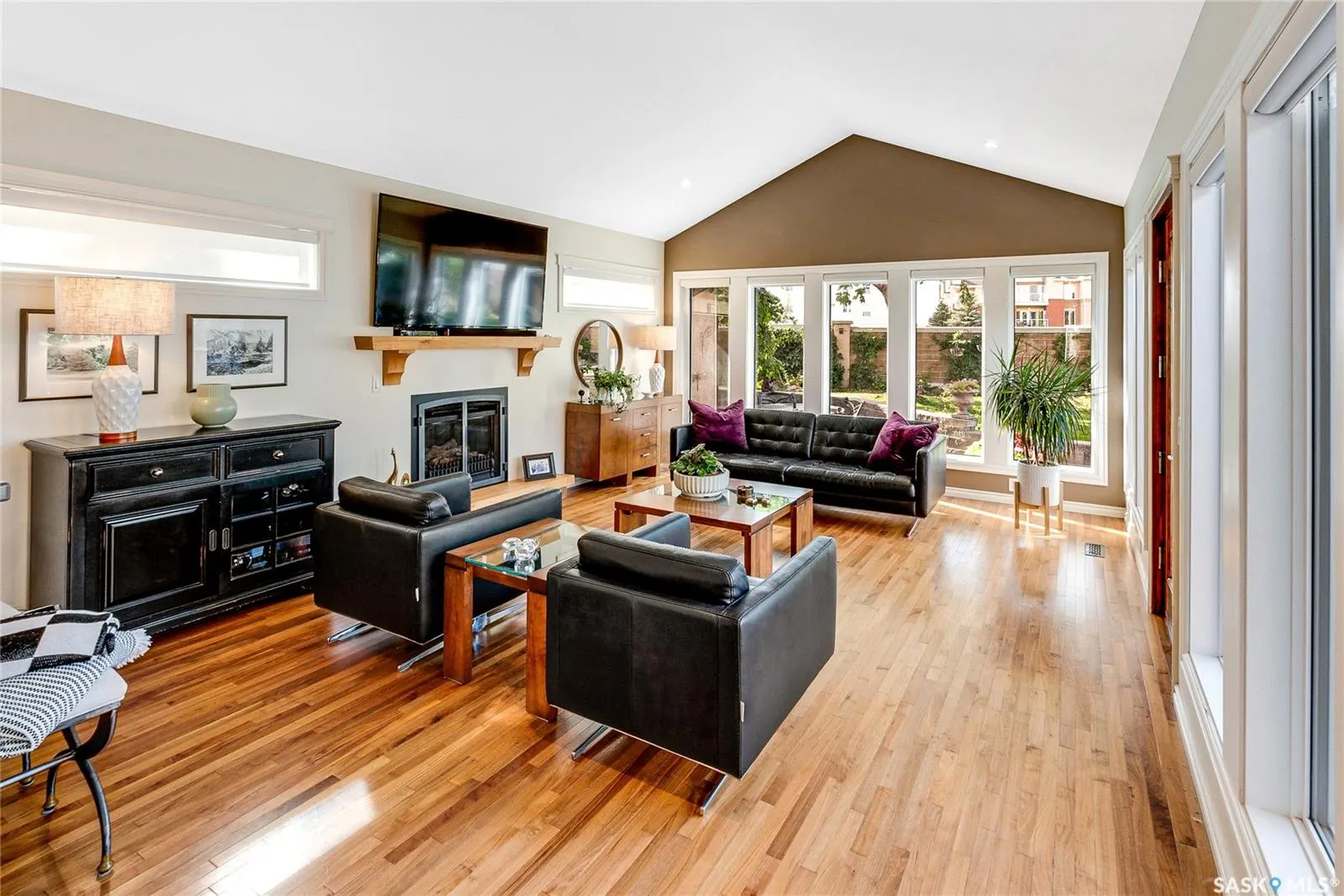 315 Blackburn CRESCENT