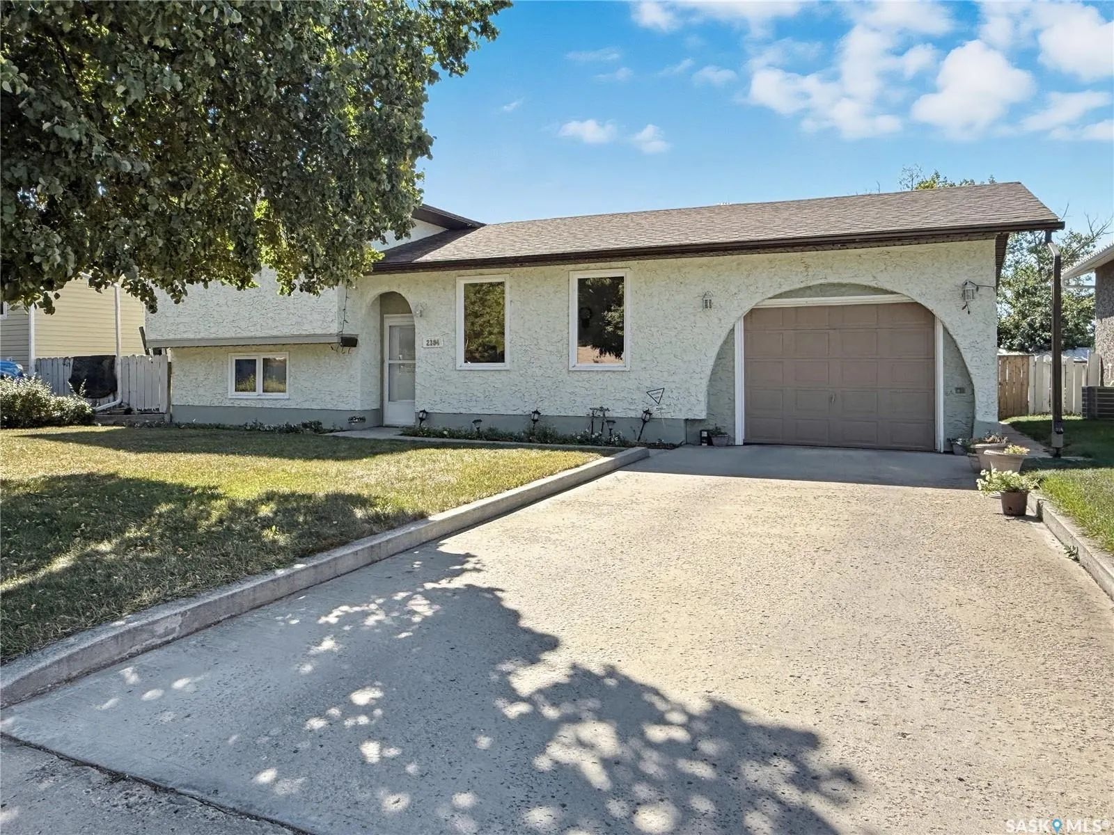 2184 Douglas AVENUE