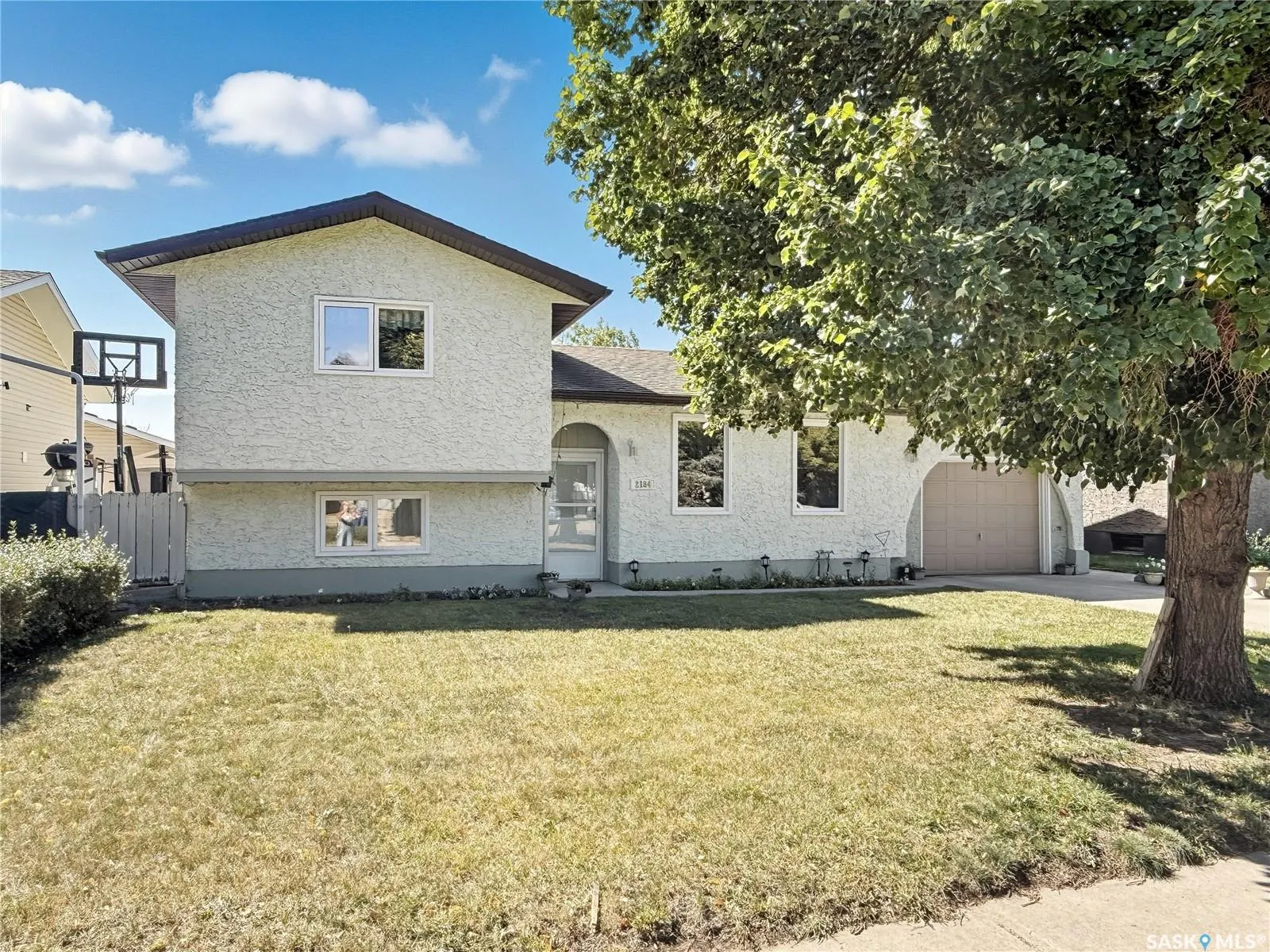 2184 Douglas AVENUE