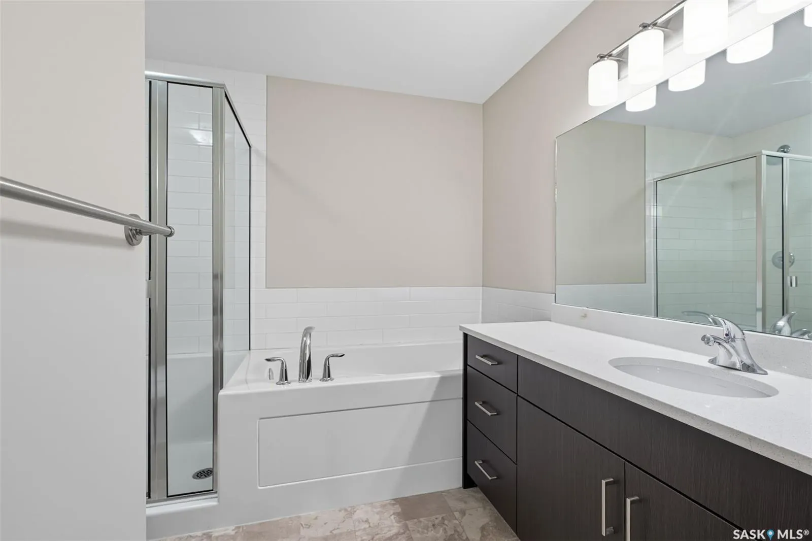 315 Dickson CRESCENT, #127