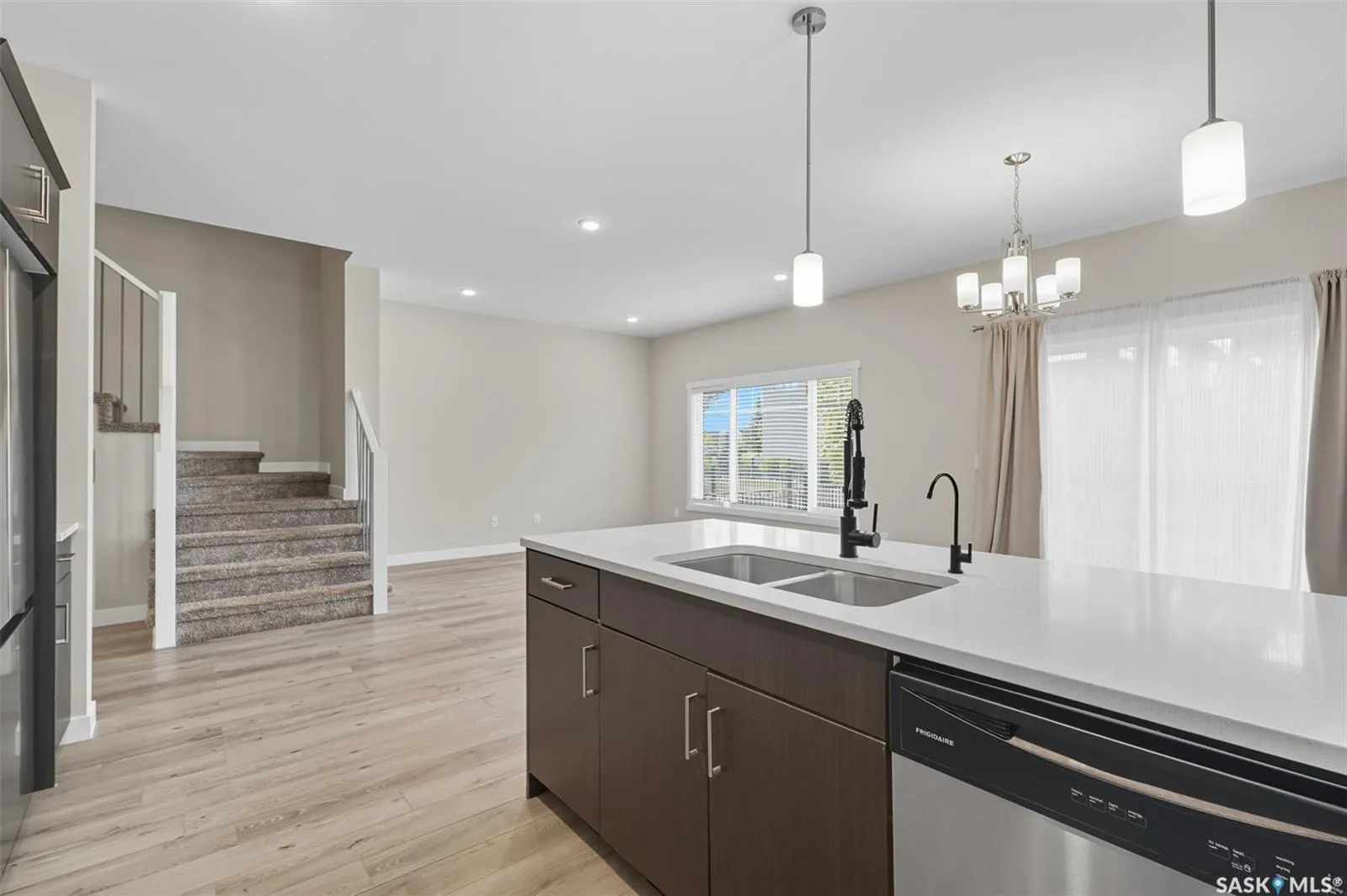 315 Dickson CRESCENT, #127