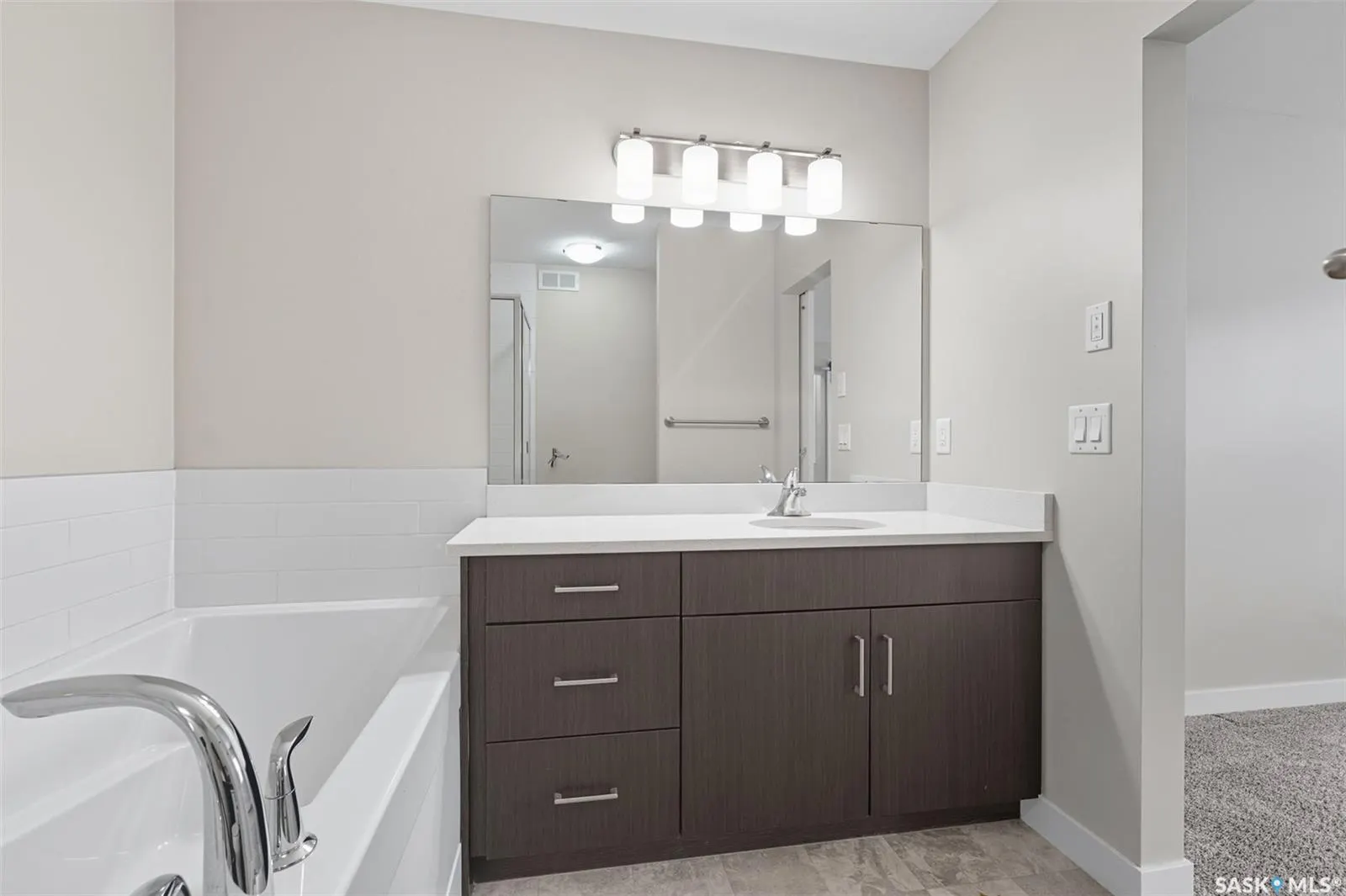 315 Dickson CRESCENT, #127