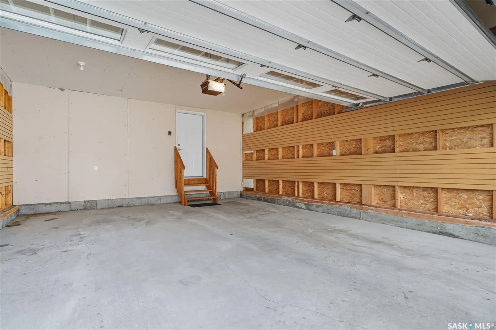 315 Dickson CRESCENT, #127