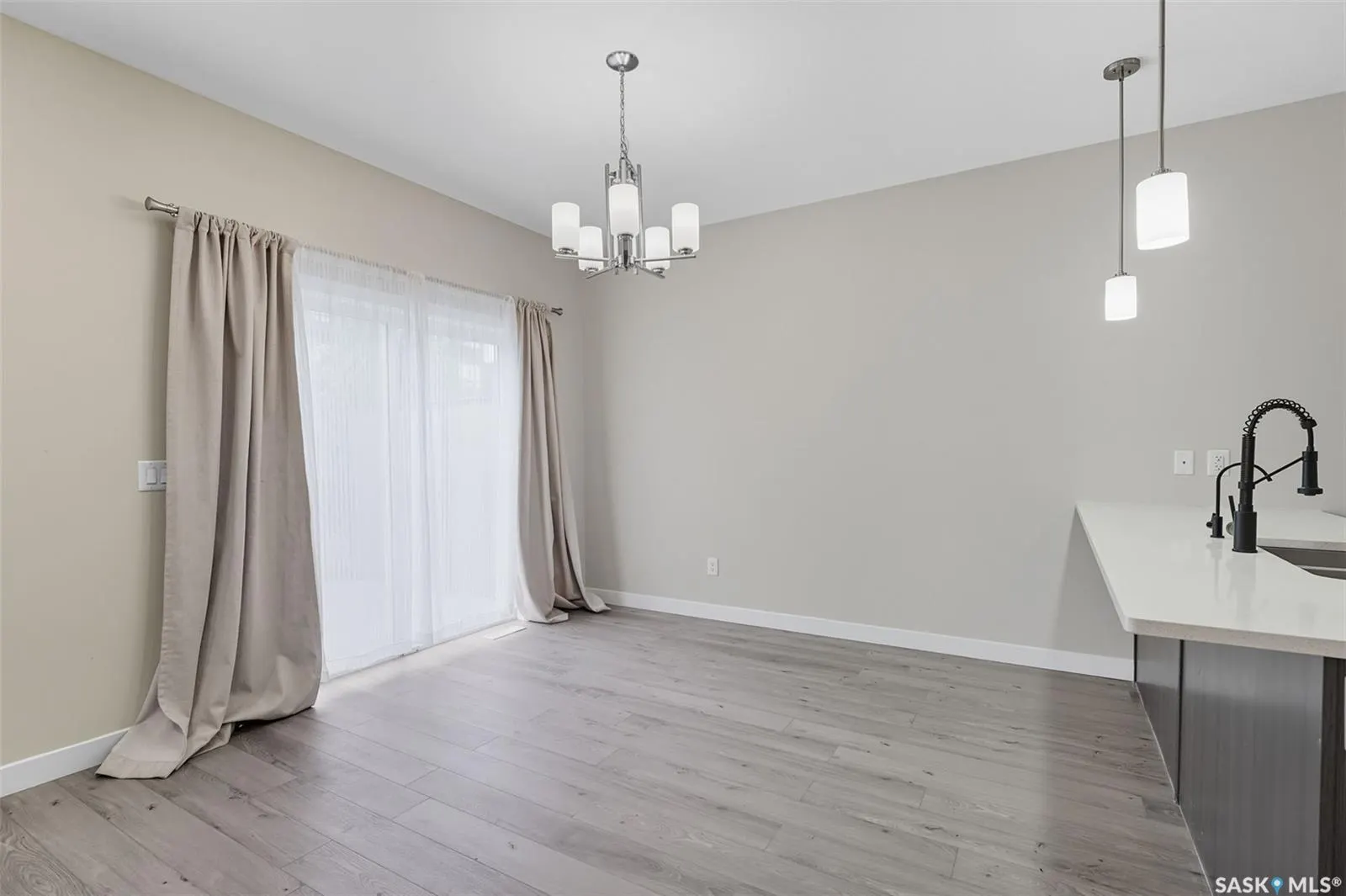 315 Dickson CRESCENT, #127