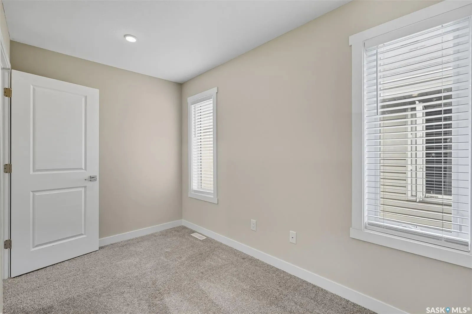 315 Dickson CRESCENT, #127