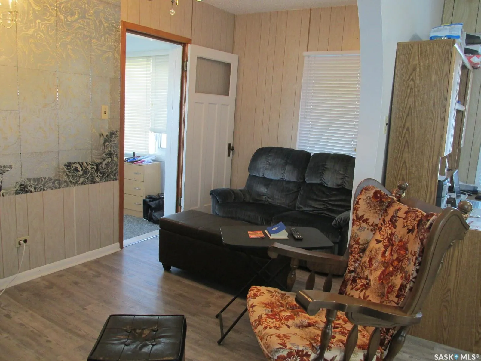 214 2nd STREET E