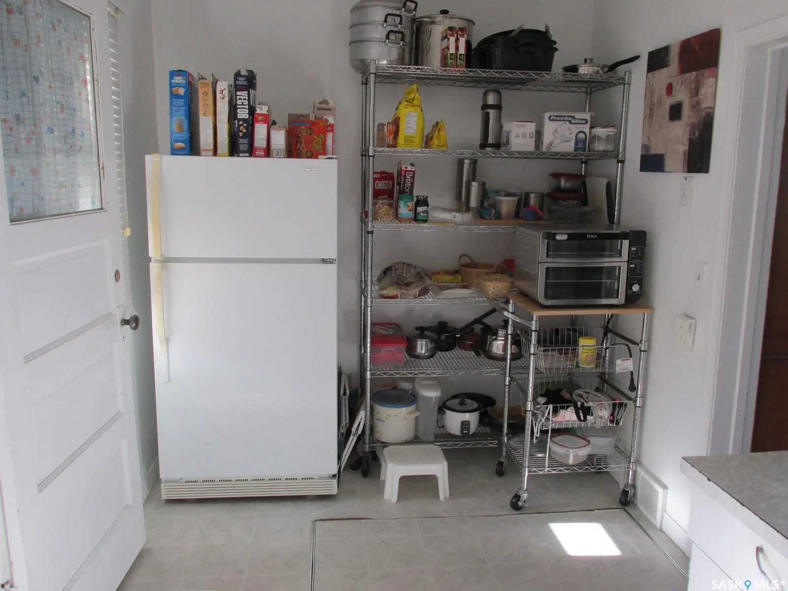 214 2nd STREET E