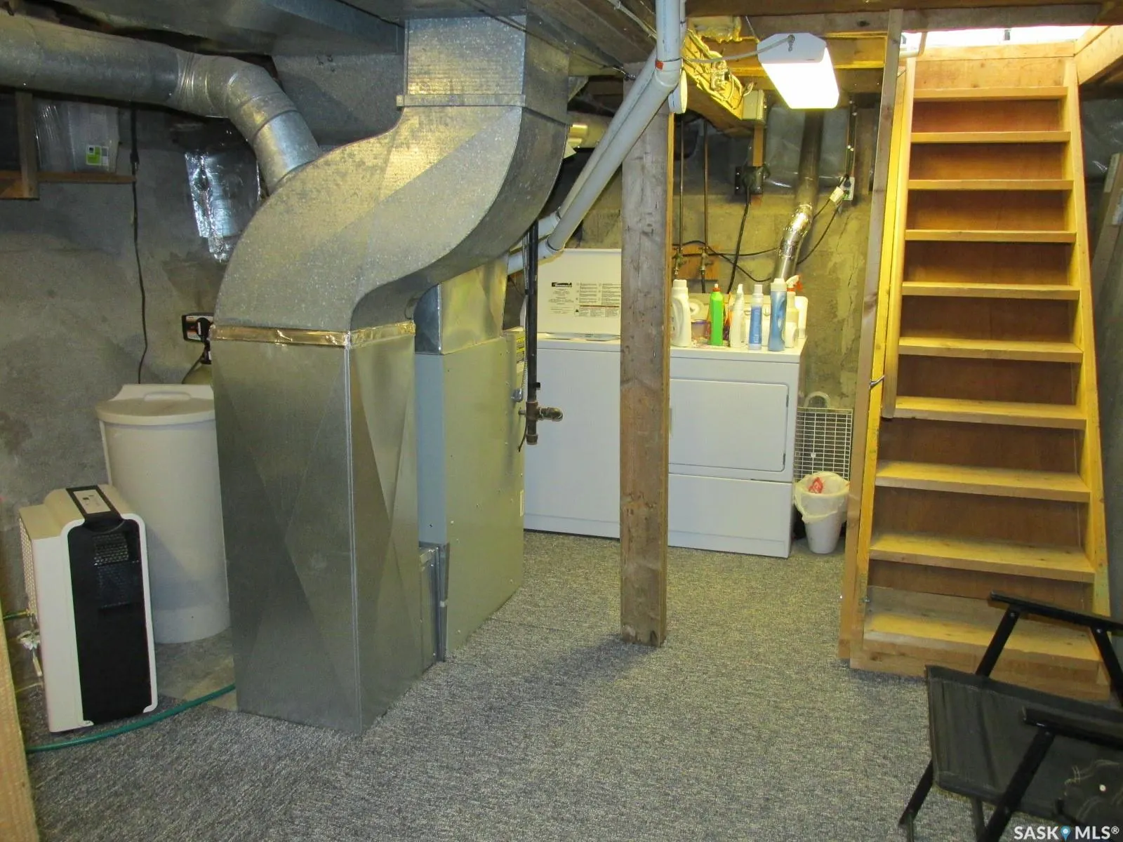 214 2nd STREET E