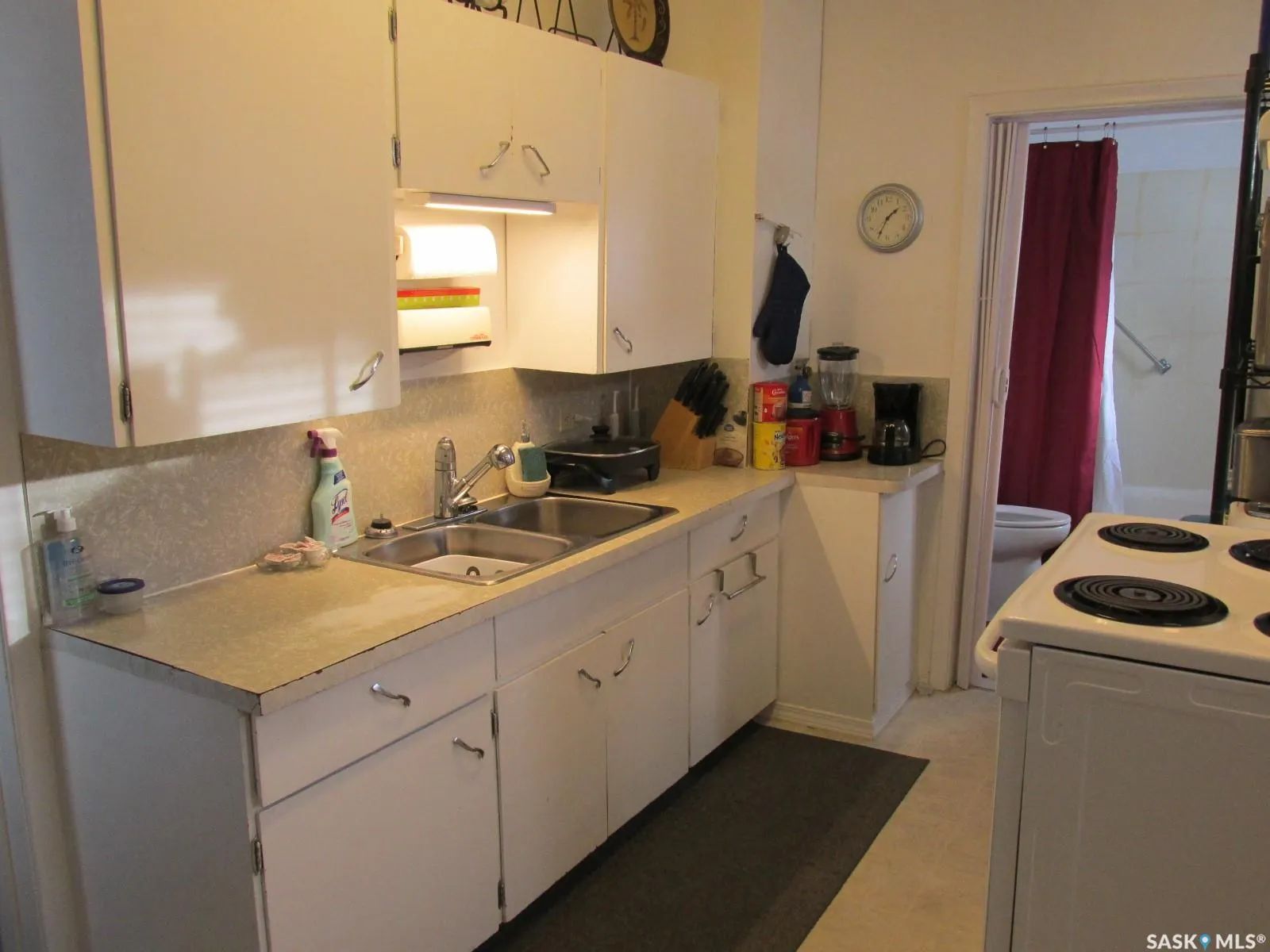 214 2nd STREET E