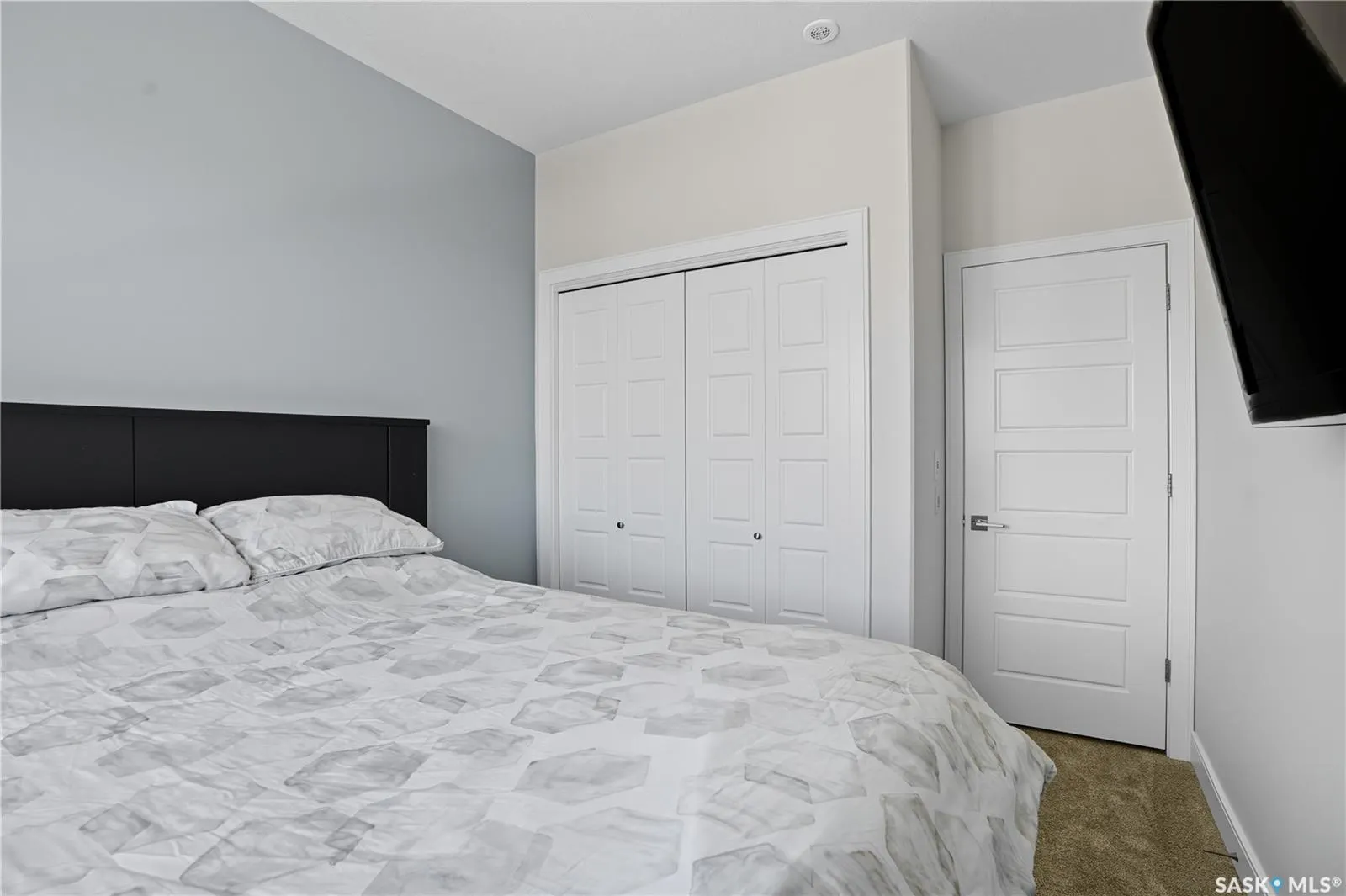 105 Willis CRESCENT, #303