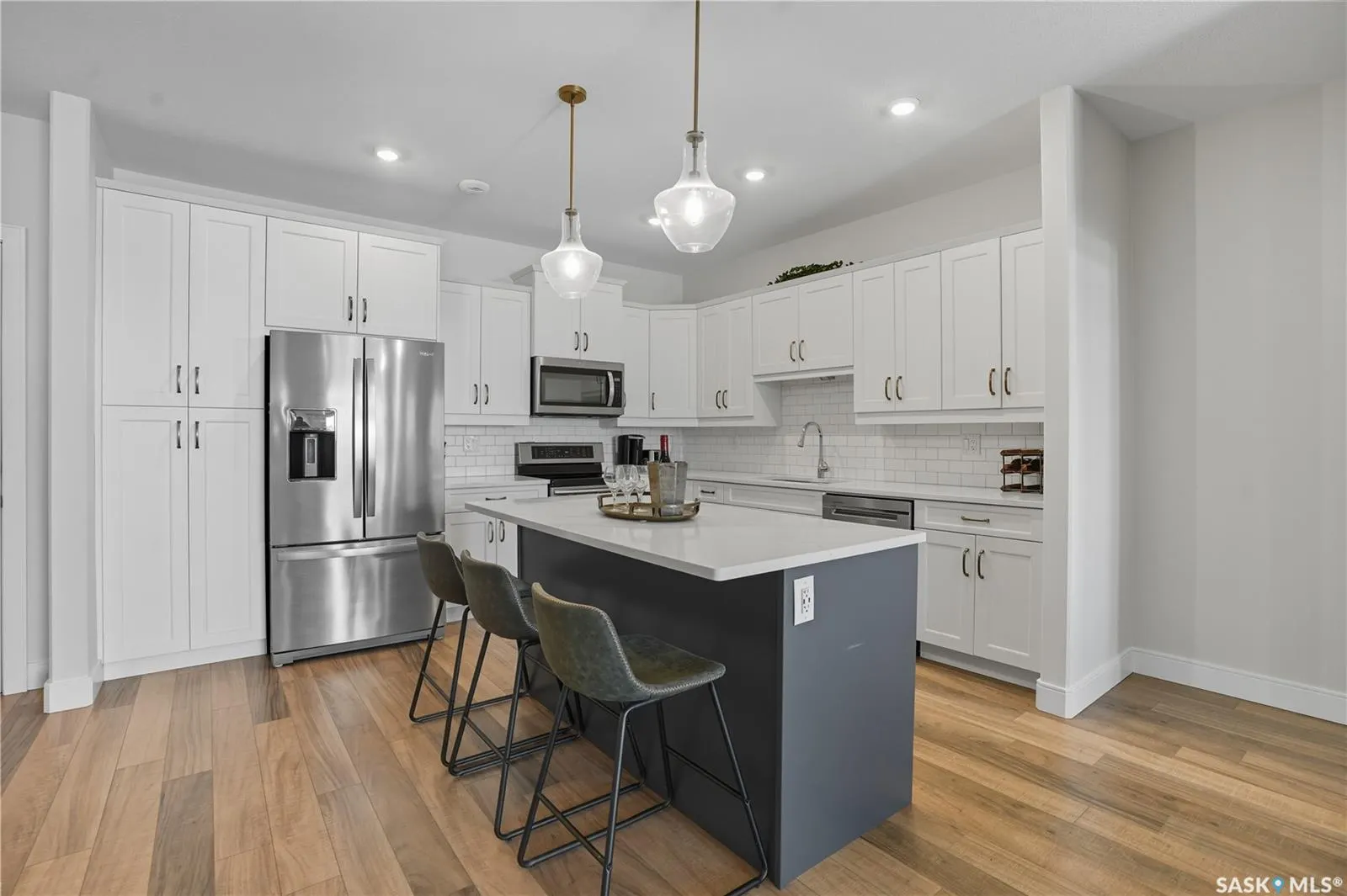105 Willis CRESCENT, #303