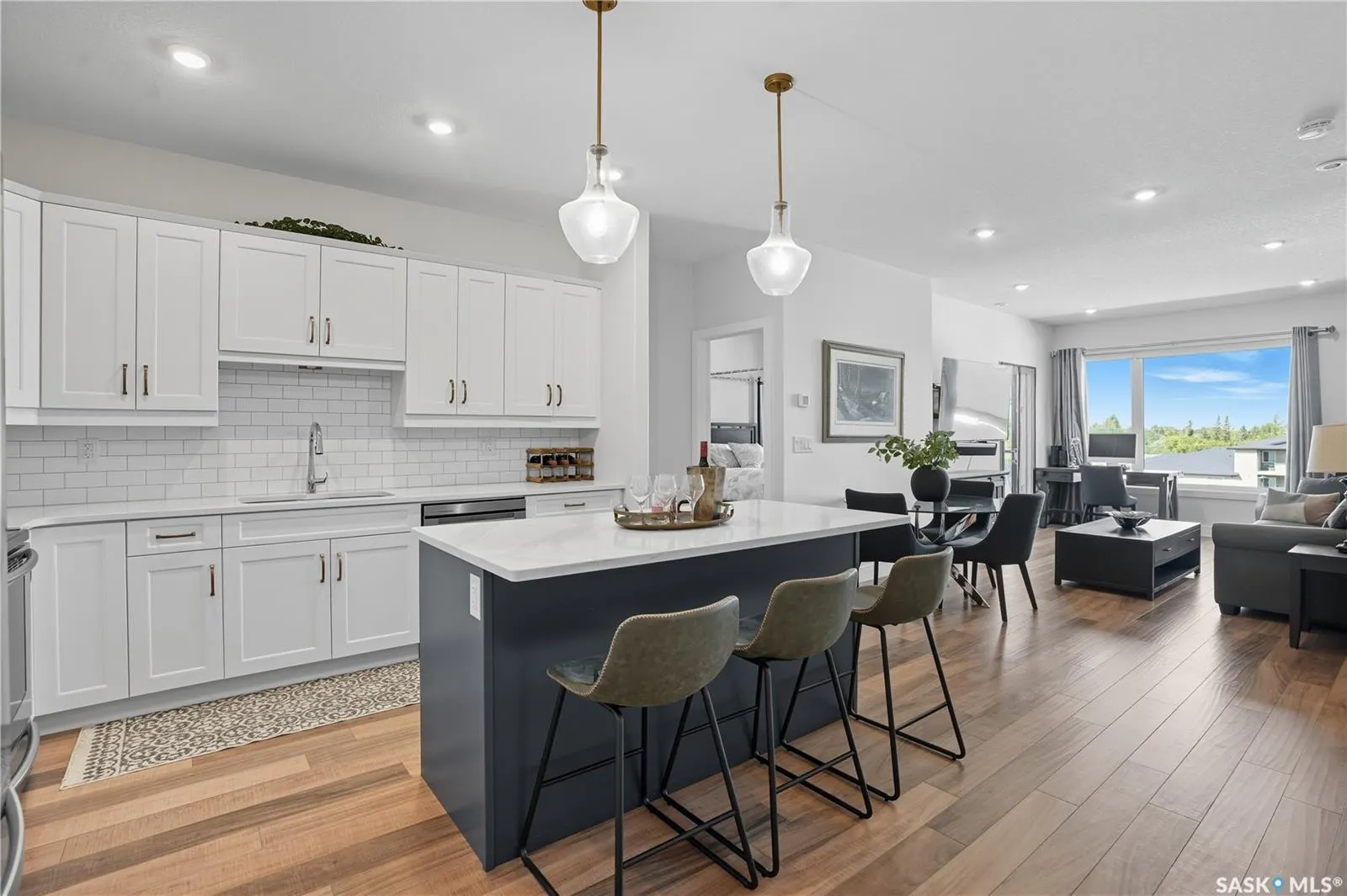 105 Willis CRESCENT, #303