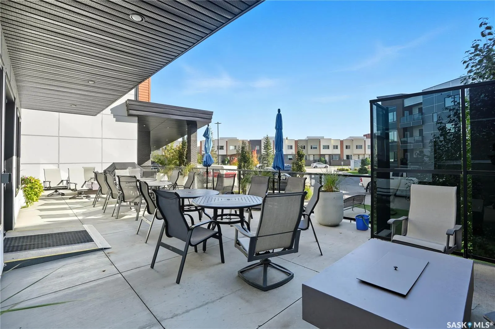105 Willis CRESCENT, #303