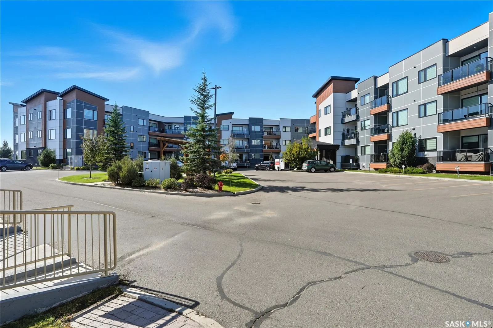 105 Willis CRESCENT, #303