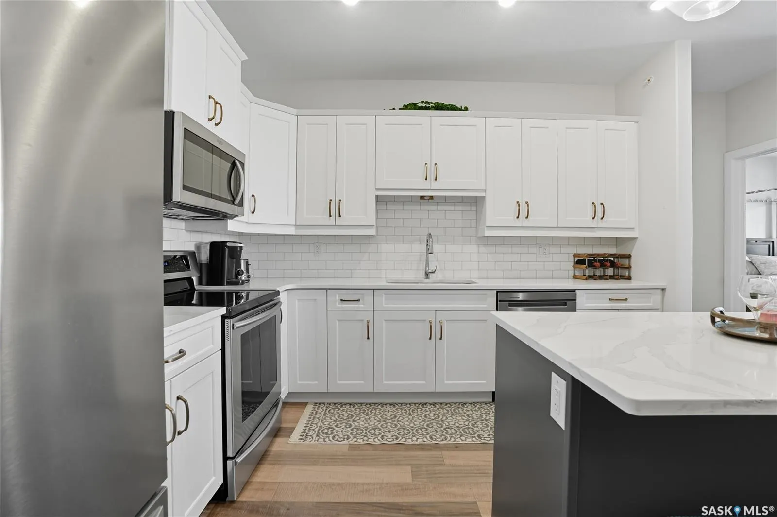 105 Willis CRESCENT, #303