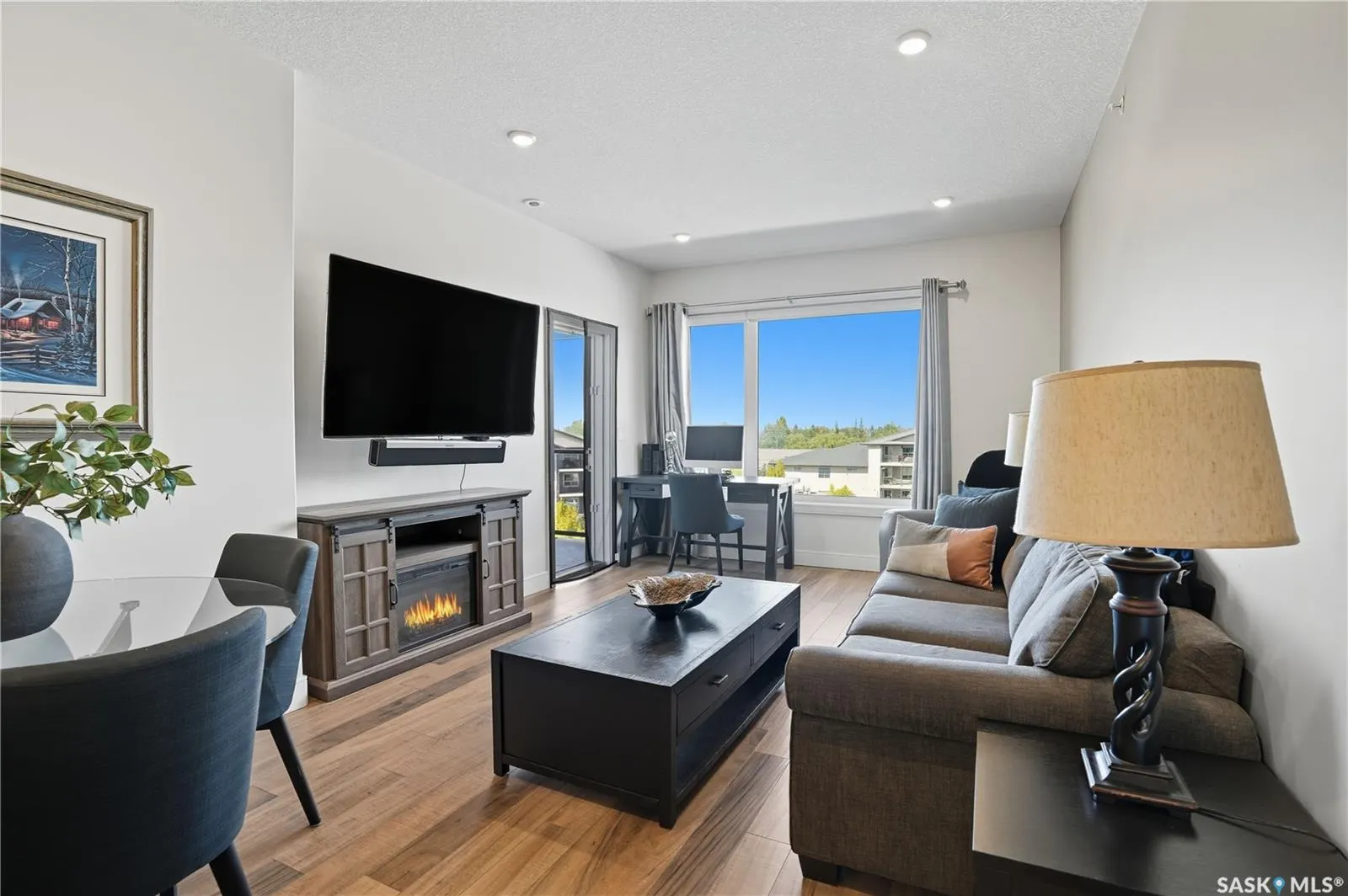 105 Willis CRESCENT, #303