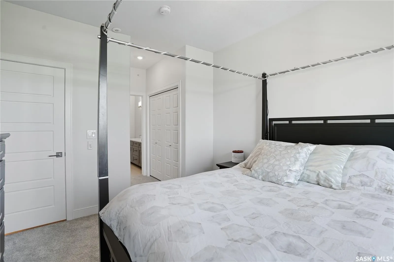 105 Willis CRESCENT, #303