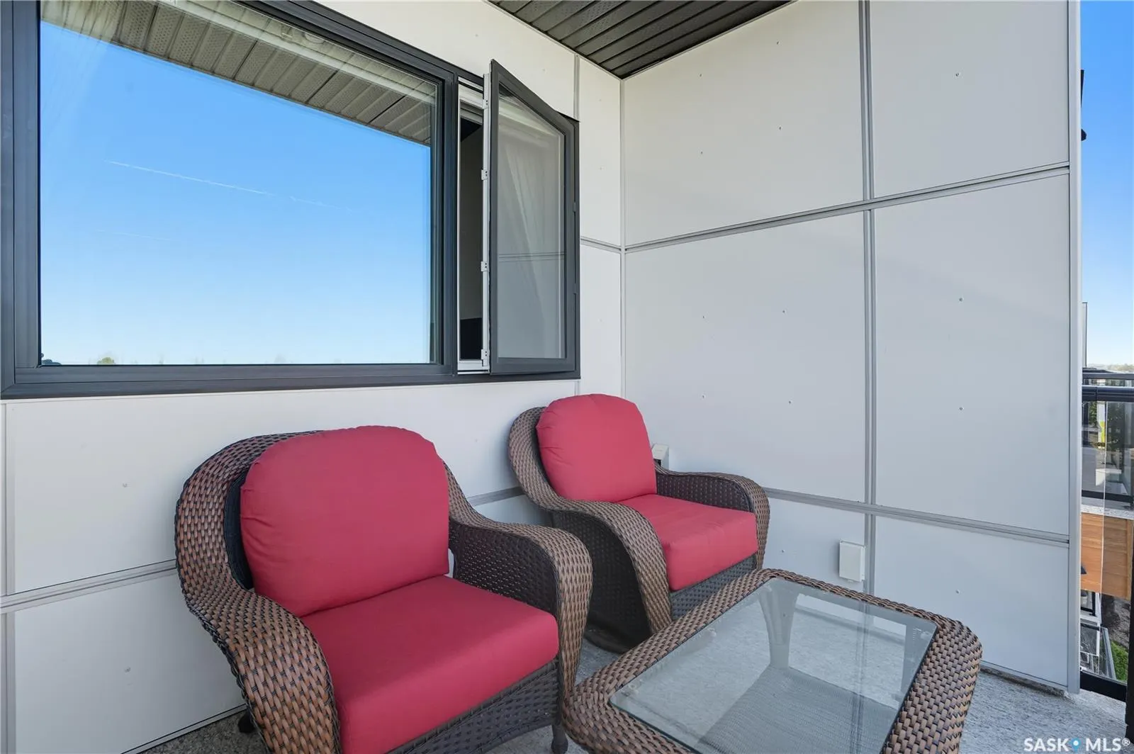 105 Willis CRESCENT, #303
