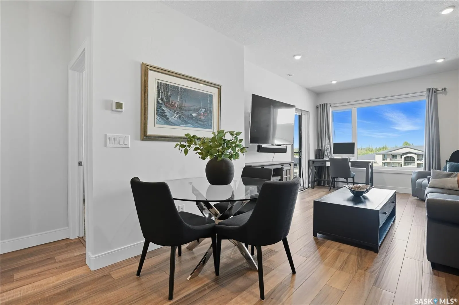 105 Willis CRESCENT, #303