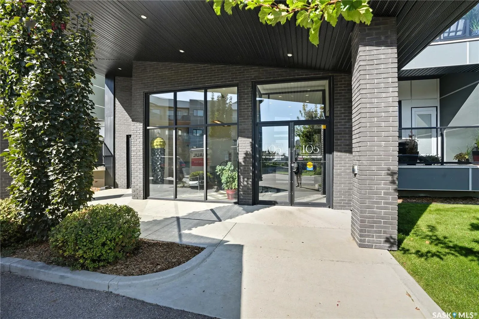 105 Willis CRESCENT, #303