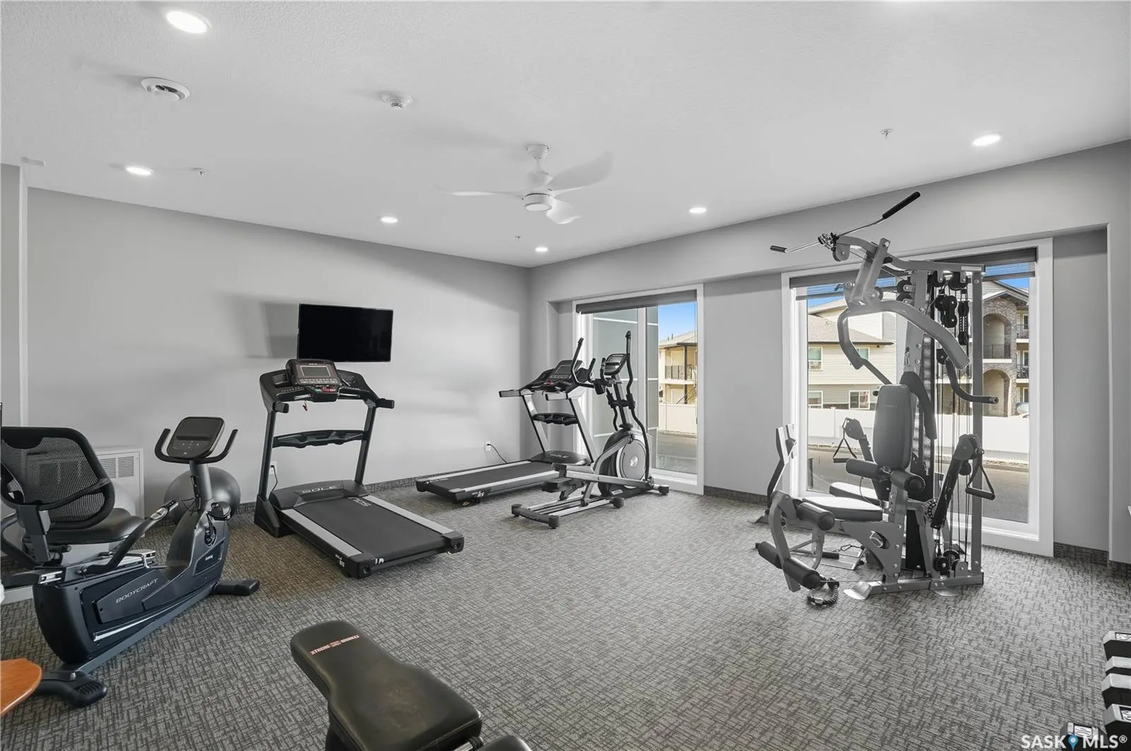 105 Willis CRESCENT, #303