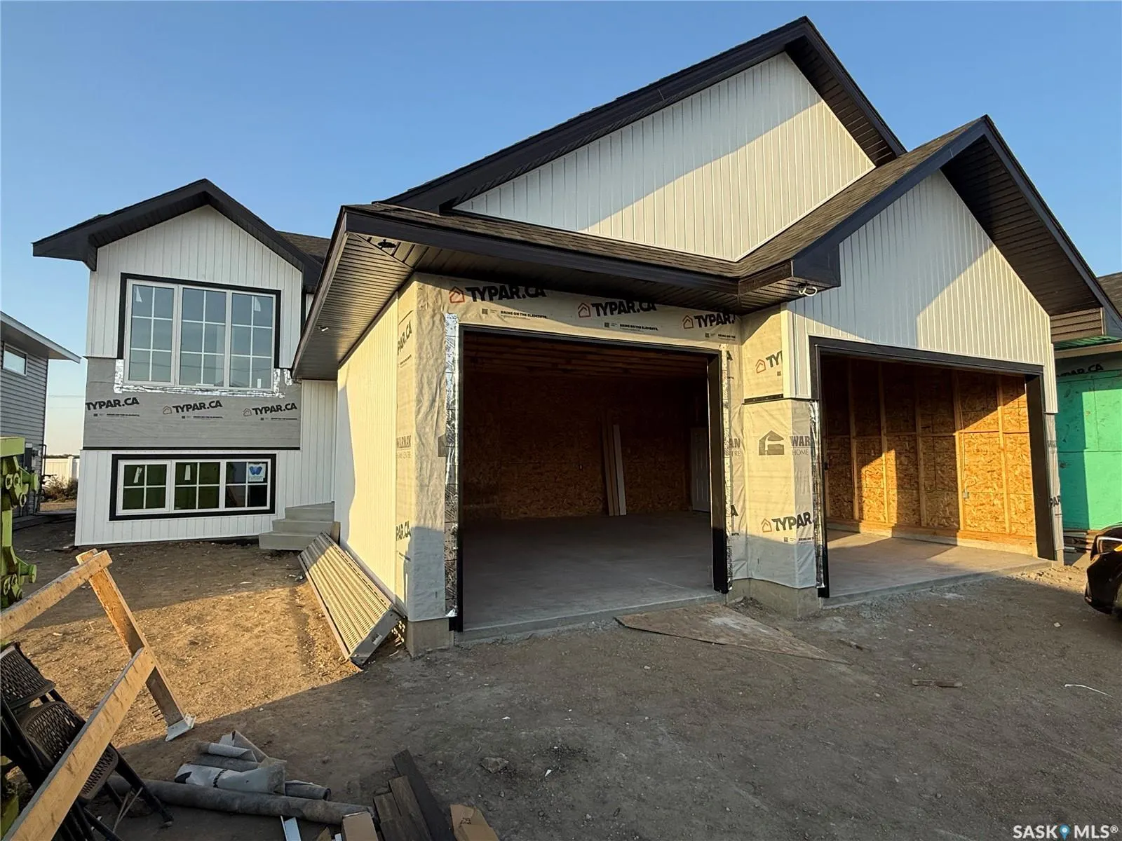 820 Woods CRESCENT