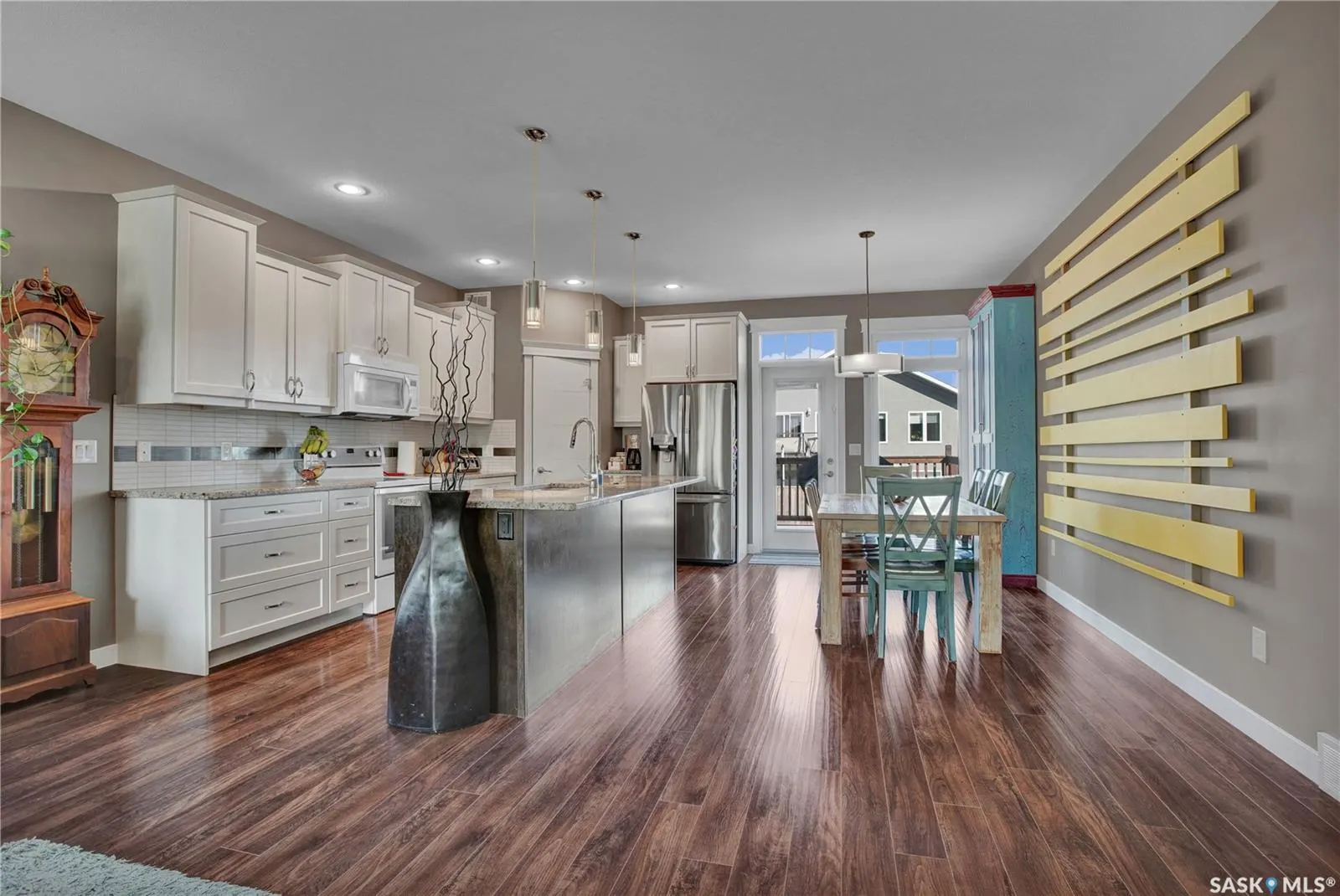 424 Lyle CRESCENT