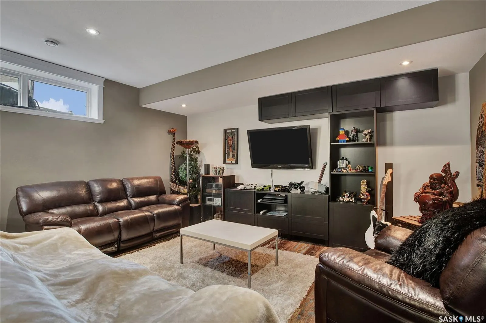 424 Lyle CRESCENT