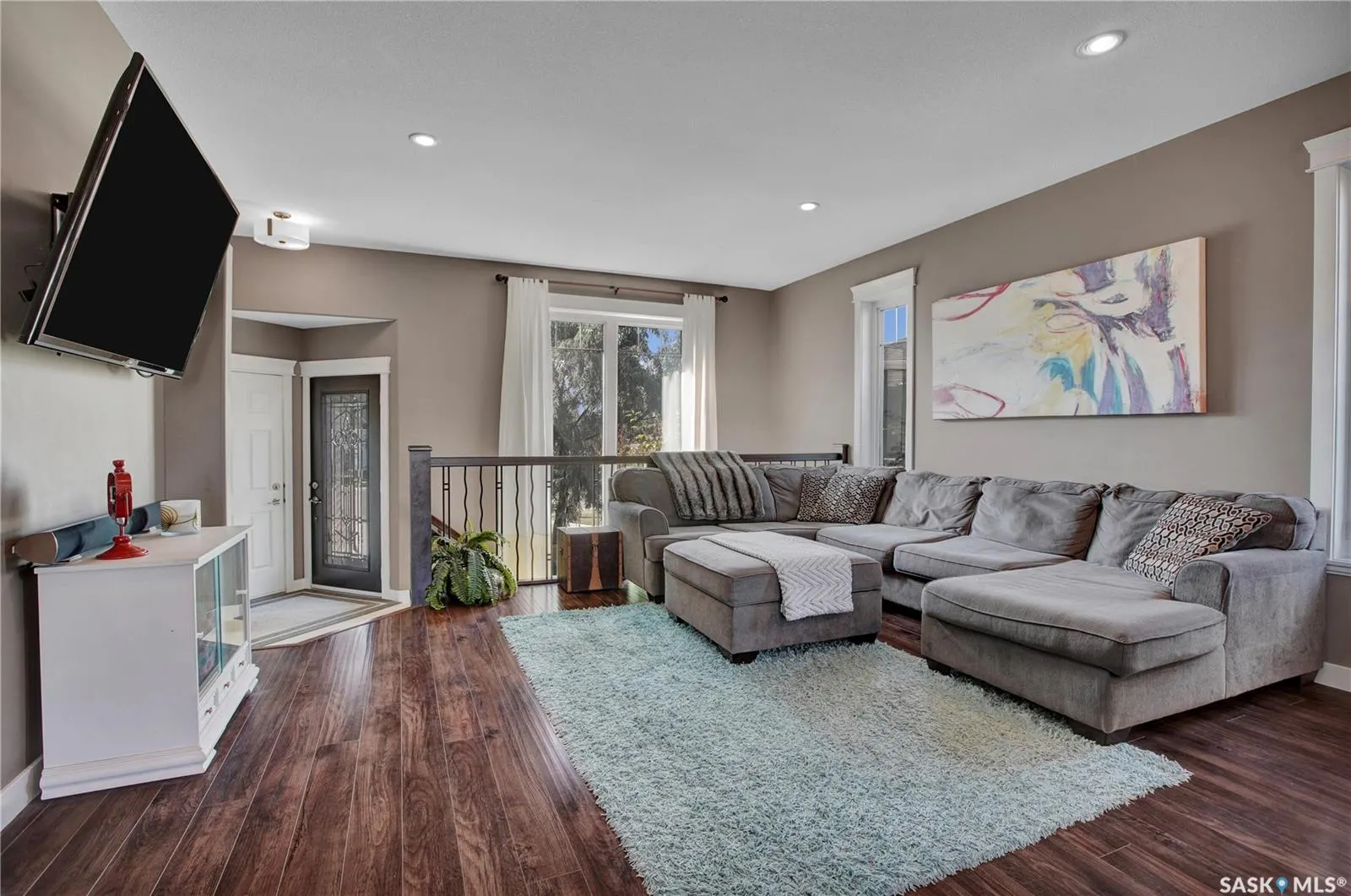 424 Lyle CRESCENT